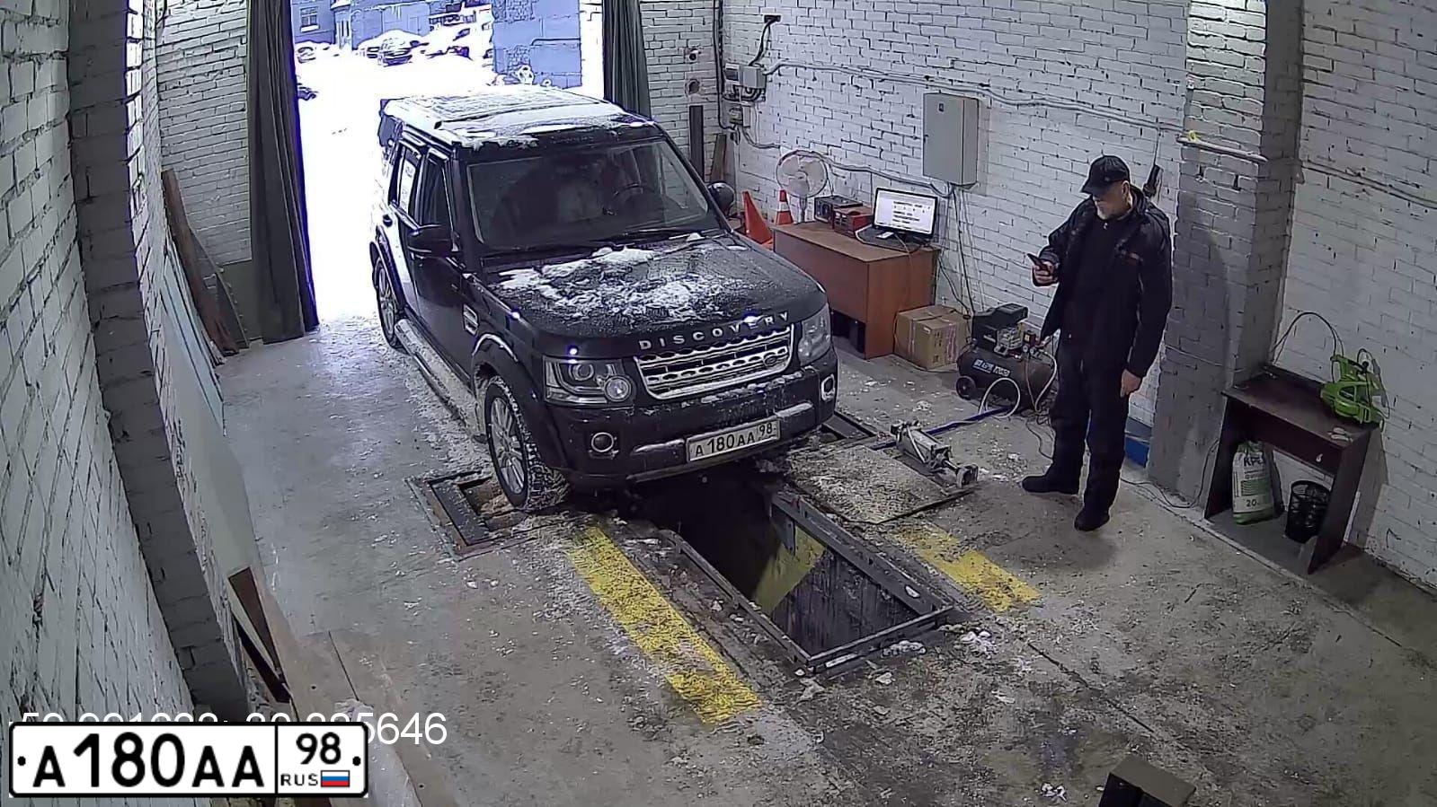 Фото автомобиля TOYOTA LANDCRUISER, 2008 — госномер А180АА98. Цвет: ЧЕРНЫЙ