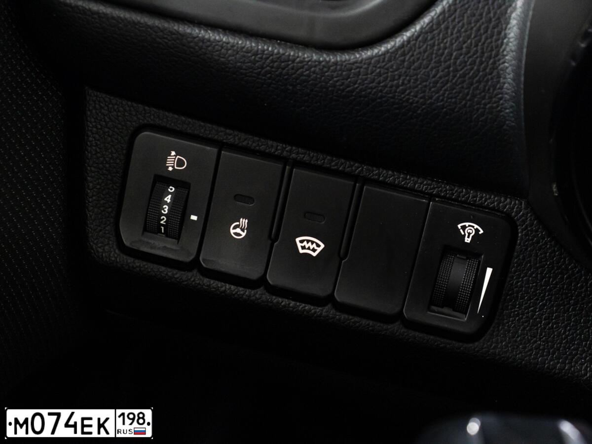 Фото автомобиля KIA RIO, 2016 — госномер М074ЕК198. Цвет: ТЕМНО-СЕРЫЙ