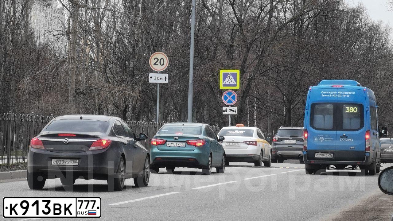 Фото автомобиля KIA RIO, 2013 — госномер С272АН250. Цвет: ЗЕЛЕНЫЙ