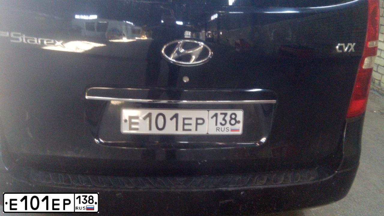 Фото автомобиля HYUNDAI GRAND STAREX, 2011 — госномер Е101ЕР138. Цвет: ЧЕРНЫЙ
