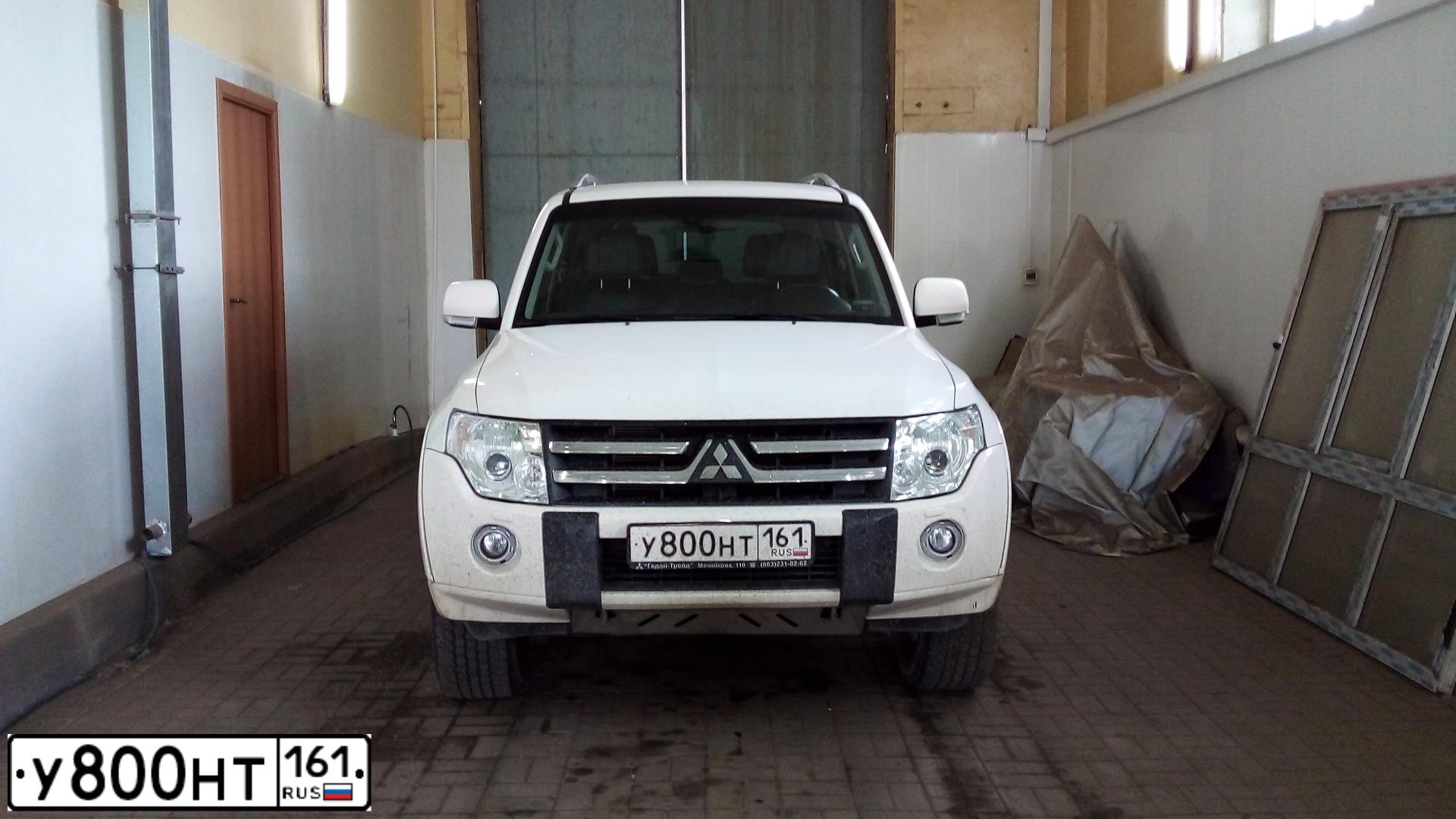 Фото автомобиля MITSUBISHI PAJERO, 2011 — госномер У800НТ161. Цвет: БЕЛЫЙ