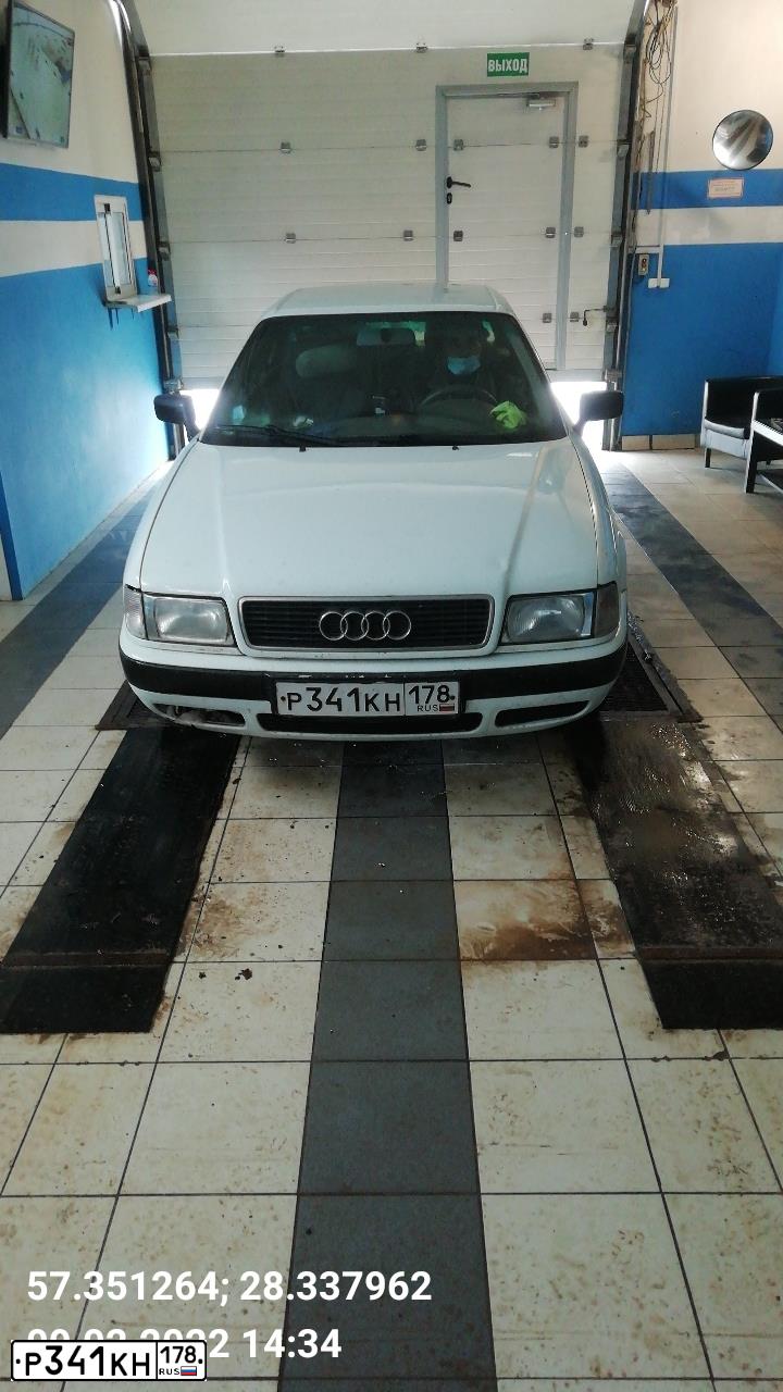 Фото автомобиля AUDI 80, 1993 — госномер Р341КН178. Цвет: БЕЛЫЙ