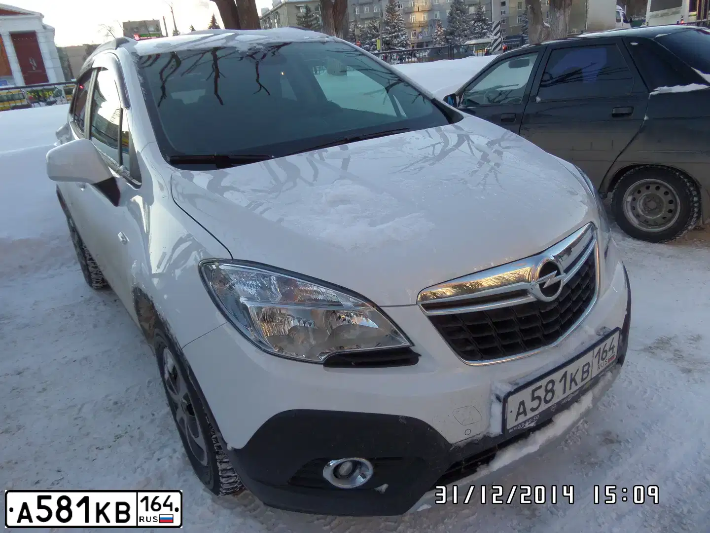 Фото автомобиля OPEL MOKKA, 2014 — госномер А581КВ164. Цвет: БЕЛЫЙ