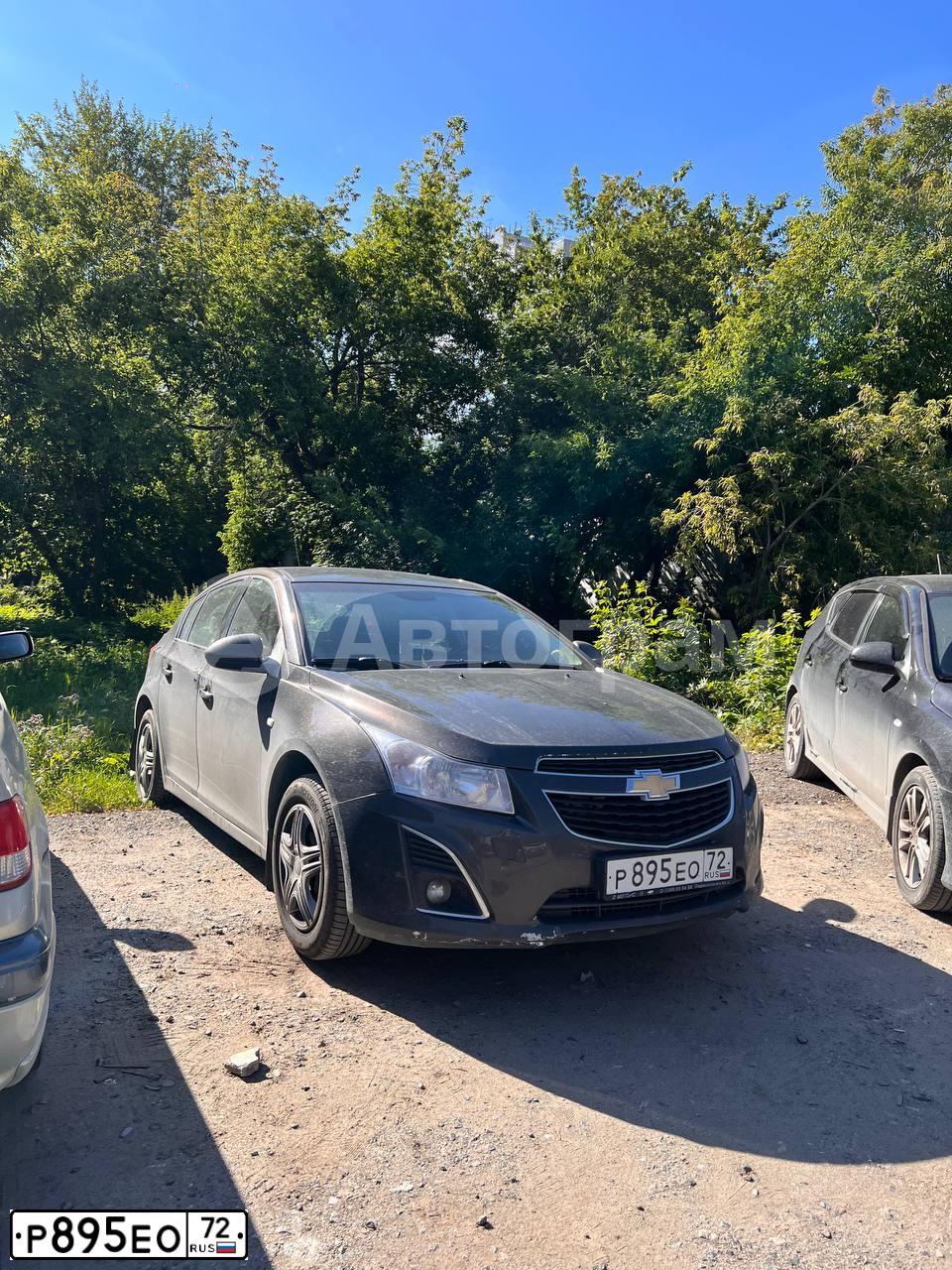Фото автомобиля CHEVROLET CRUZE, 2013 — госномер Р895ЕО72. Цвет: СЕРЫЙ МЕТАЛЛИК
