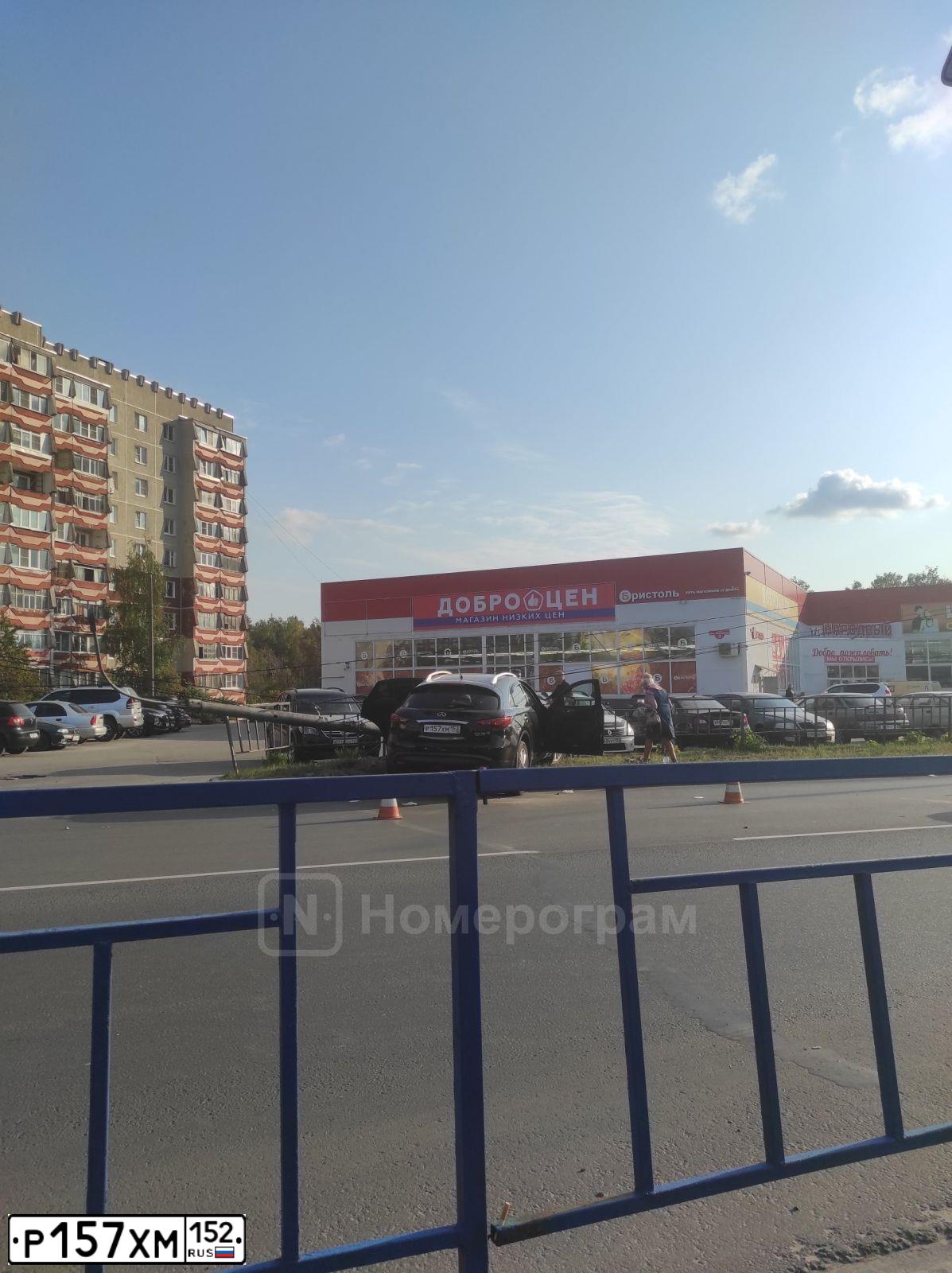 Фото автомобиля INFINITI QX70, 2017 — госномер М172НО35. Цвет: ЧЕРНЫЙ