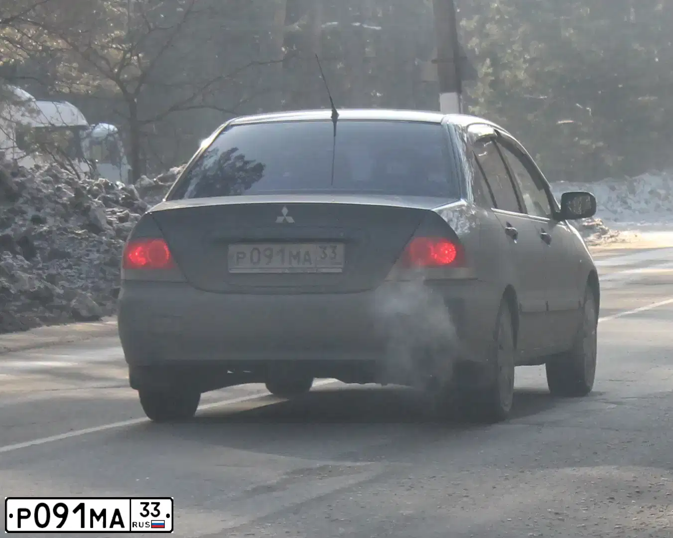 Фото автомобиля MITSUBISHI LANCER, 2005 — госномер Р091МА33. Цвет: СИНИЙ