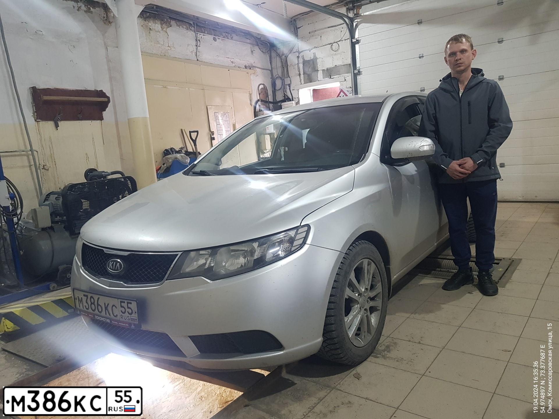 Фото автомобиля KIA CERATO, 2009 — госномер М386КС55. Цвет: Серебристый