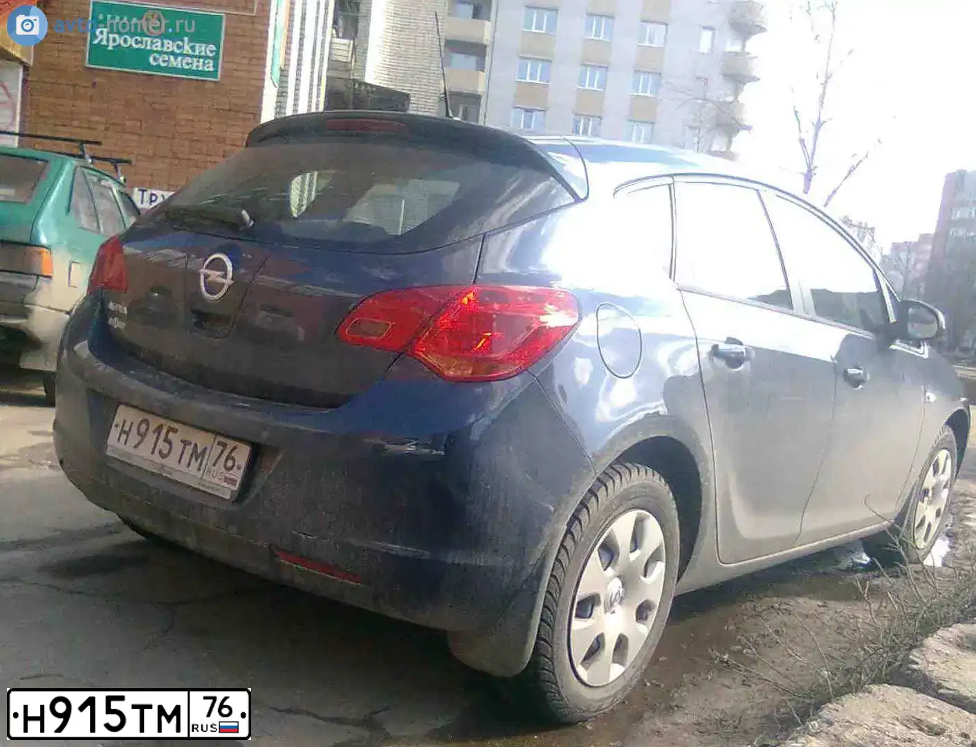 Фото автомобиля OPEL ASTRA, 2011 — госномер Н915ТМ76. Цвет: СИНИЙ