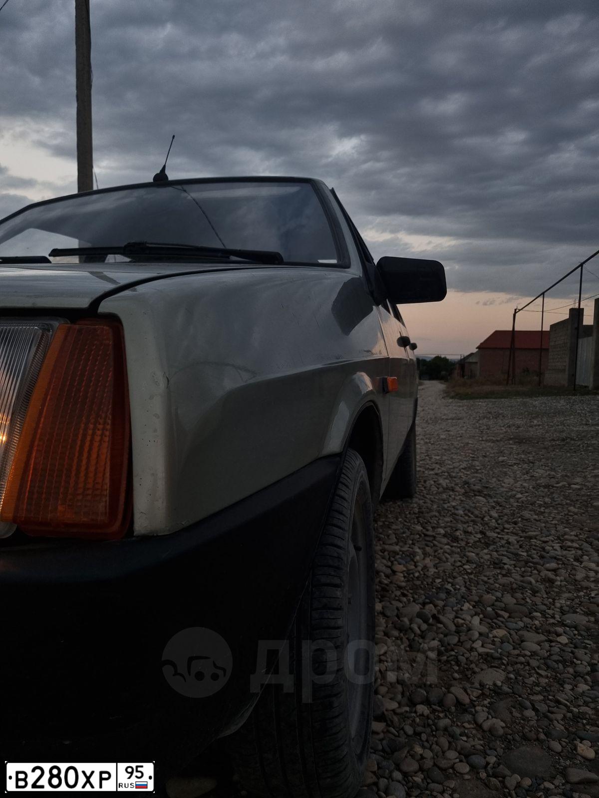 Фото автомобиля LADA 2109 SAMARA, 2002 — госномер В280ХР95. Цвет: СЕРЕБРИСТО-ЖЕЛТО-ЗЕЛЕНЫЙ