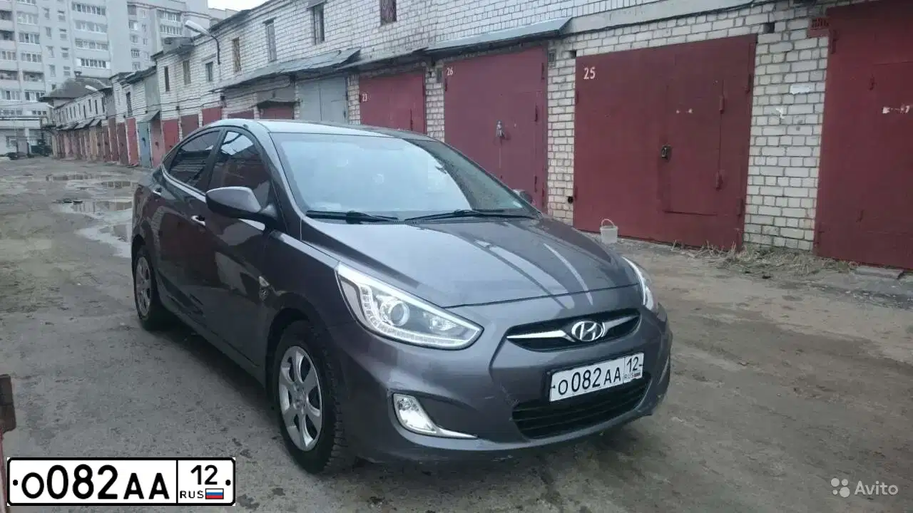 Фото автомобиля HYUNDAI SOLARIS, 2013 — госномер О082АА12. Цвет: Черно Серый