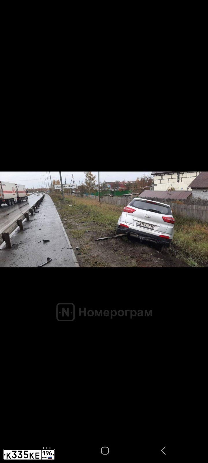 Фото автомобиля HYUNDAI CRETA, 2018 — госномер К335КЕ196. Цвет: Серебристый