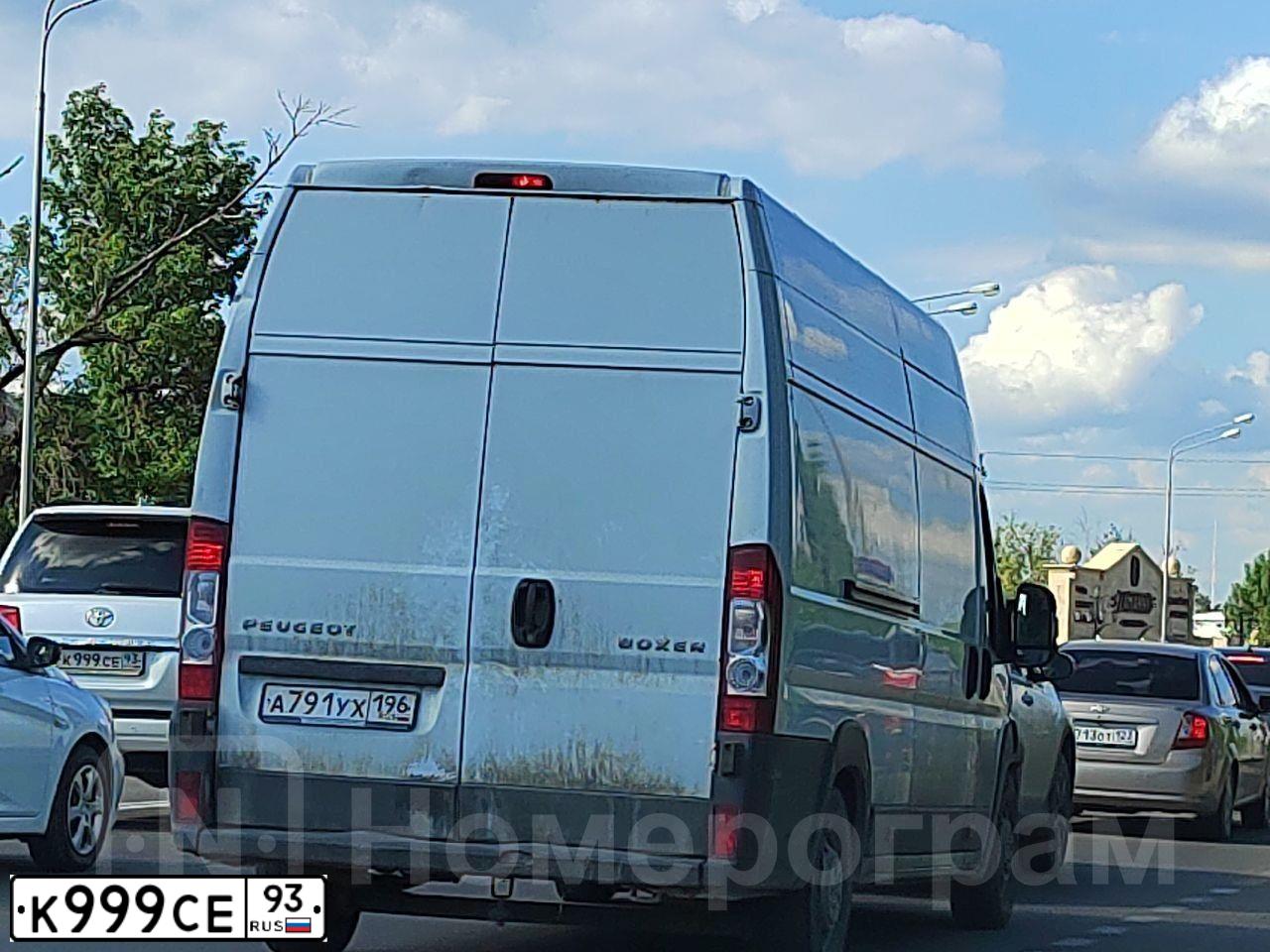 Фото автомобиля TOYOTA LANDCRUISER, 2008 — госномер К046НО30. Цвет: Серебристый