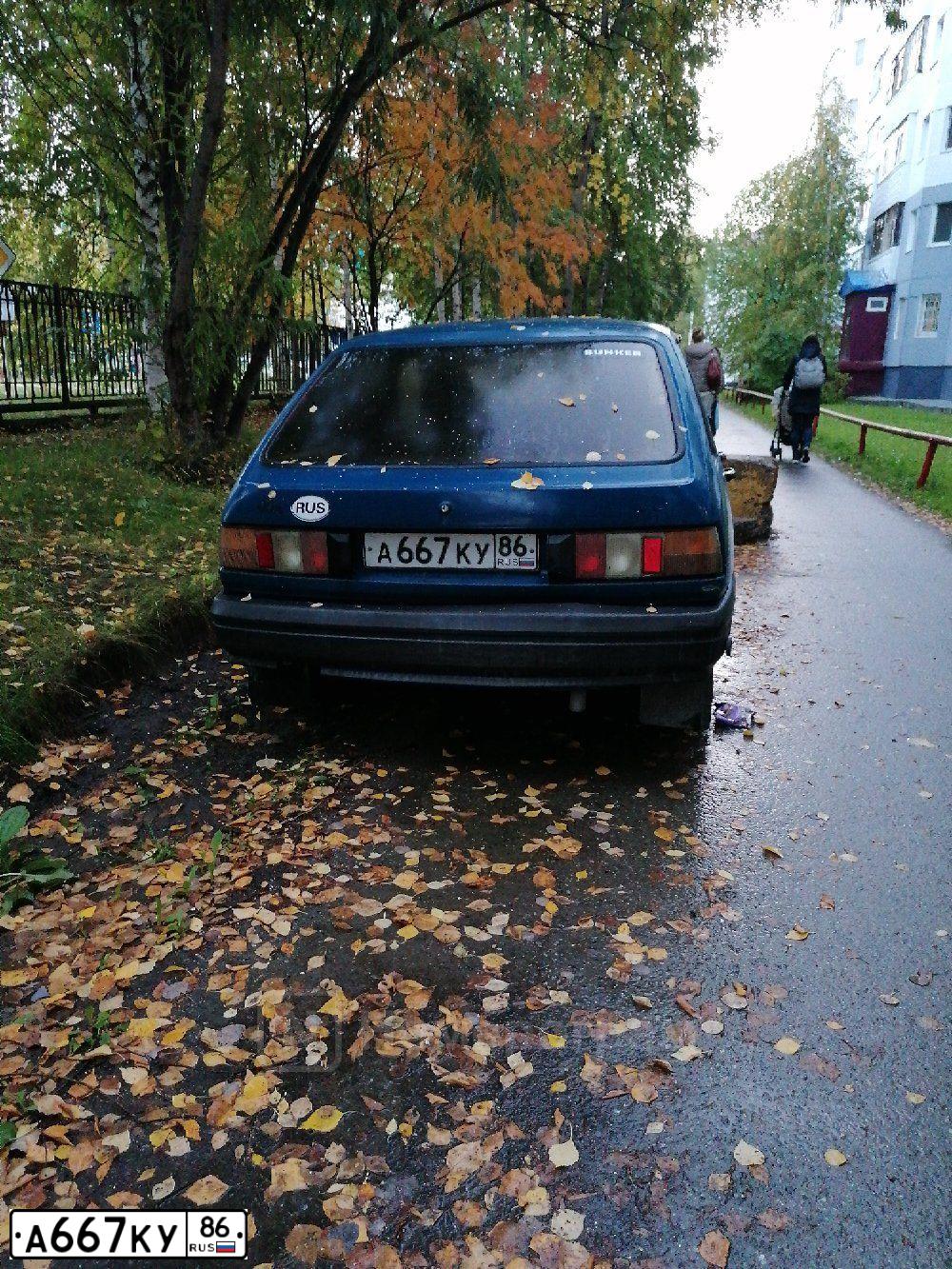 Фото автомобиля IZH 2126, 2001 — госномер А667КУ86. Цвет: СИНИЙ