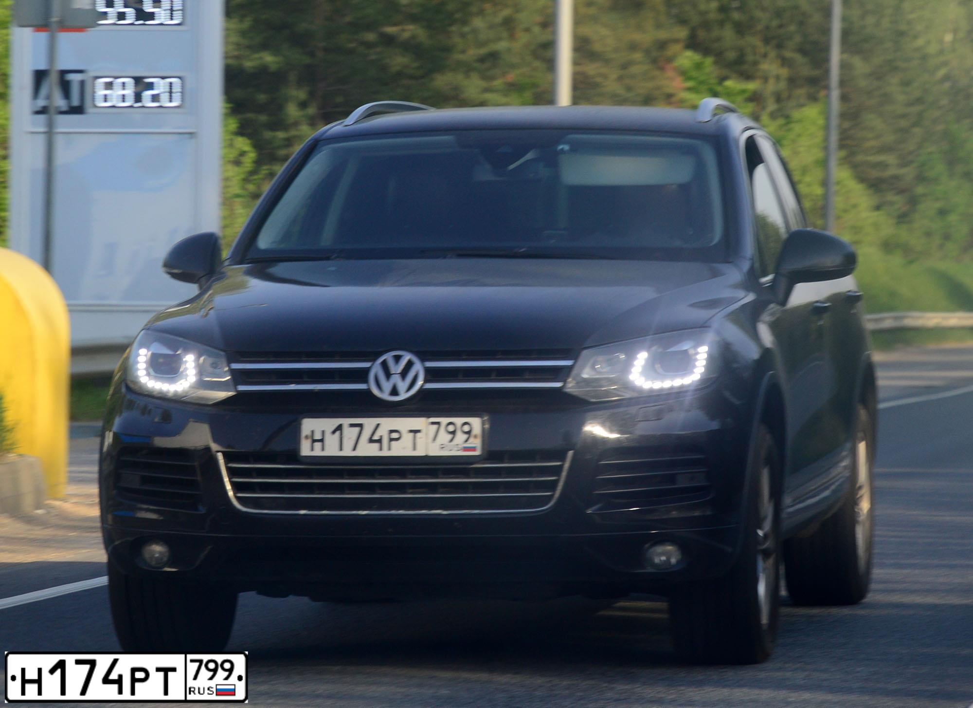 Фото автомобиля VOLKSWAGEN TOUAREG, 2014 — госномер В635ЕН777. Цвет: ЧЕРНЫЙ