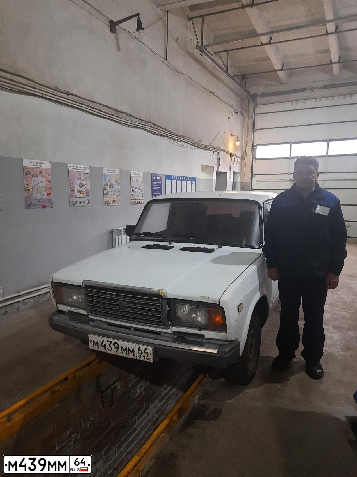Фото автомобиля LADA 2107, 2008 — госномер М439ММ64. Цвет: ЯРКО БЕЛЫЙ