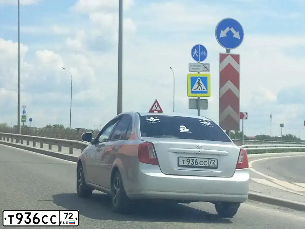 Фото автомобиля DAEWOO GENTRA, 2015 — госномер Т936СС72. Цвет: СЕРЕБРИСТЫЙ
