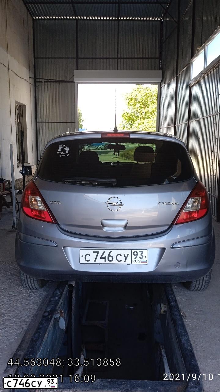 Фото автомобиля OPEL CORSA, 2007 — госномер С746СУ93. Цвет: СЕРЫЙ