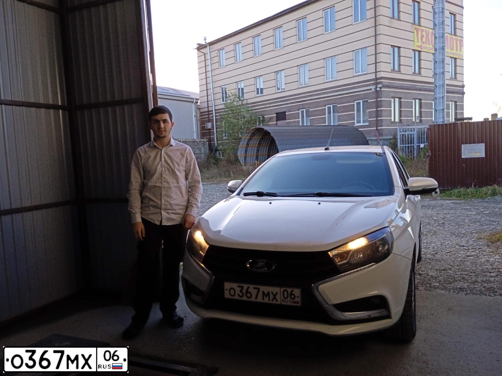 Фото автомобиля LADA VESTA, 2019 — госномер В226НМ06. Цвет: Белый