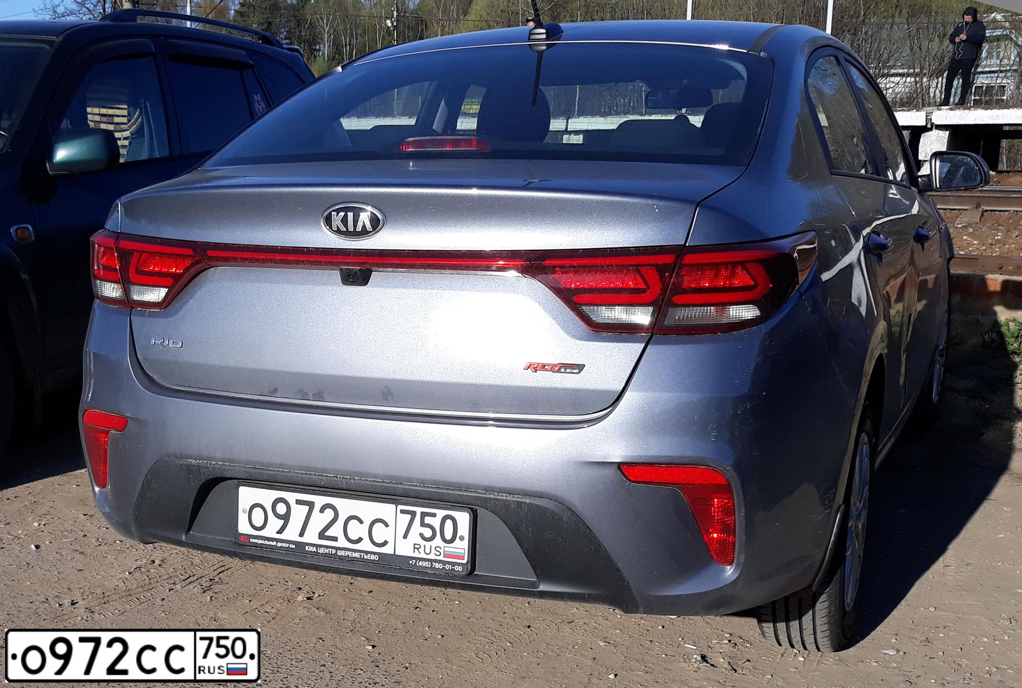 Фото автомобиля KIA RIO, 2018 — госномер О972СС750. Цвет: Серый
