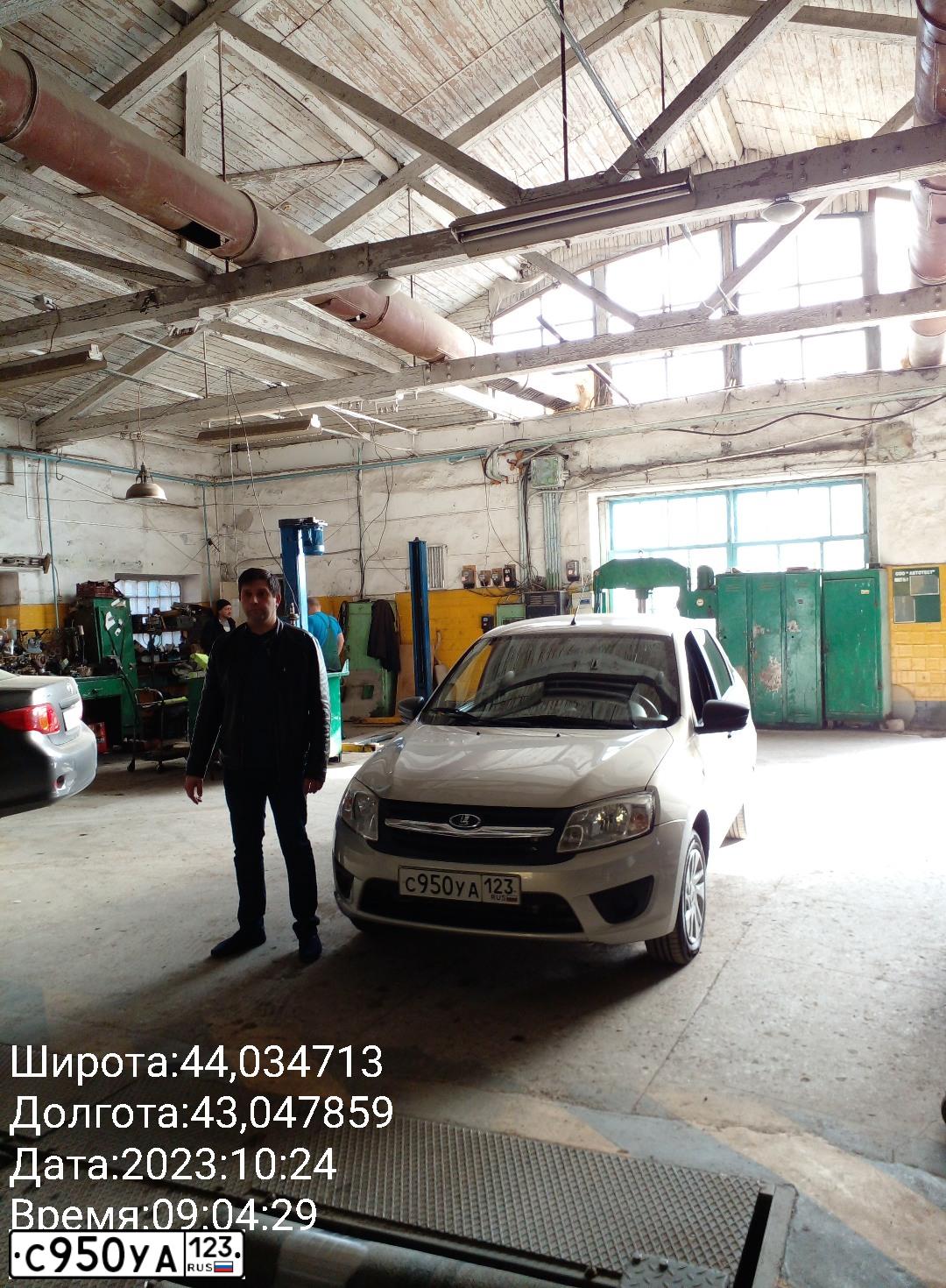 Фото автомобиля LADA 2190 GRANTA, 2018 — госномер В439ММ37. Цвет: Белый