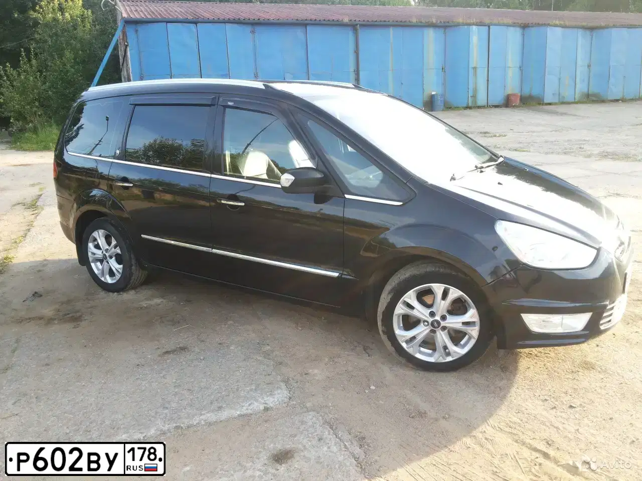 Фото автомобиля FORD GALAXY, 2010 — госномер Р602ВУ178. Цвет: ЧЕРНЫЙ