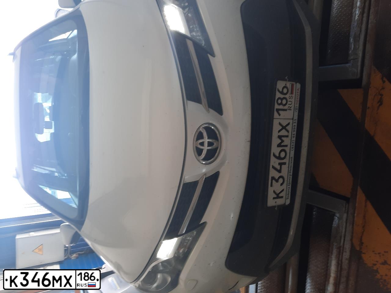 Фото автомобиля TOYOTA RAV4, 2013 — госномер Р040МН178. Цвет: Белый