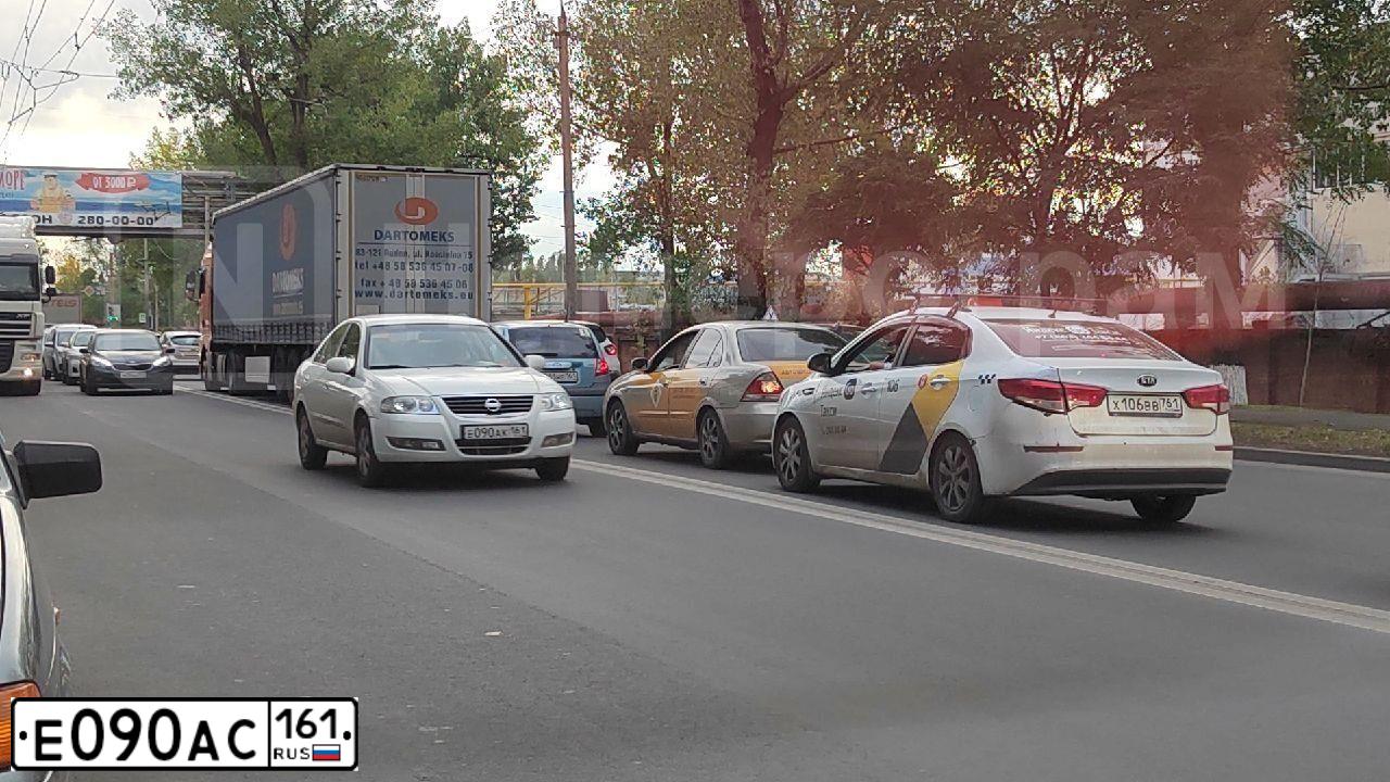 Фото автомобиля NISSAN X-TRAIL, 2012 — госномер Е090АС161. Цвет: ЧЕРНЫЙ