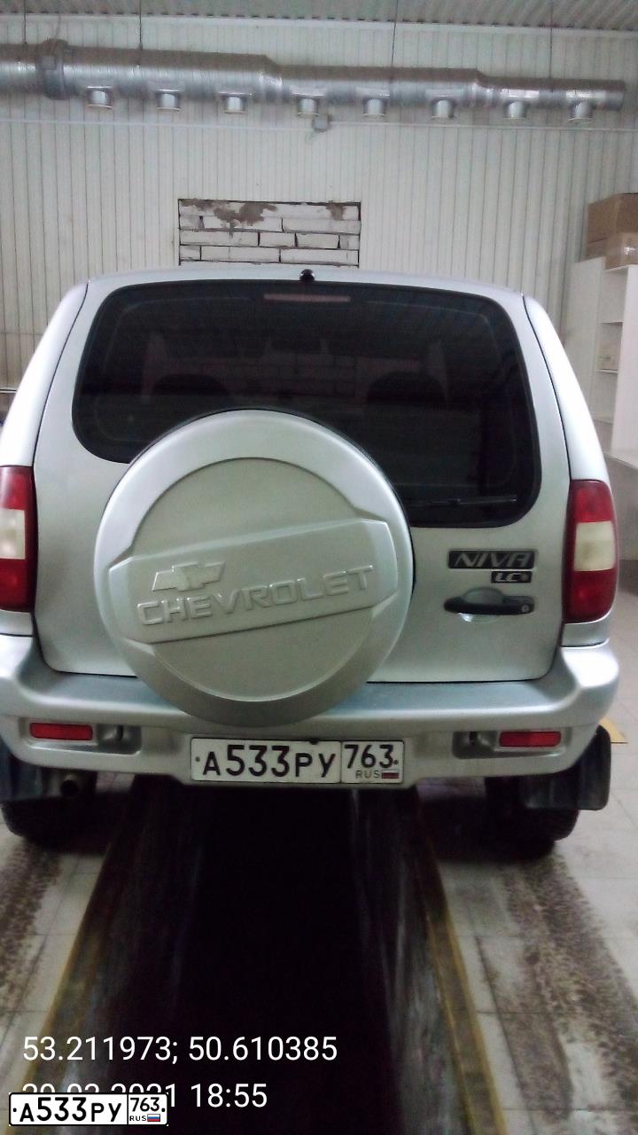 Фото автомобиля CHEVROLET NIVA, 2008 — госномер А533РУ763. Цвет: Светло-Серебристый металлик