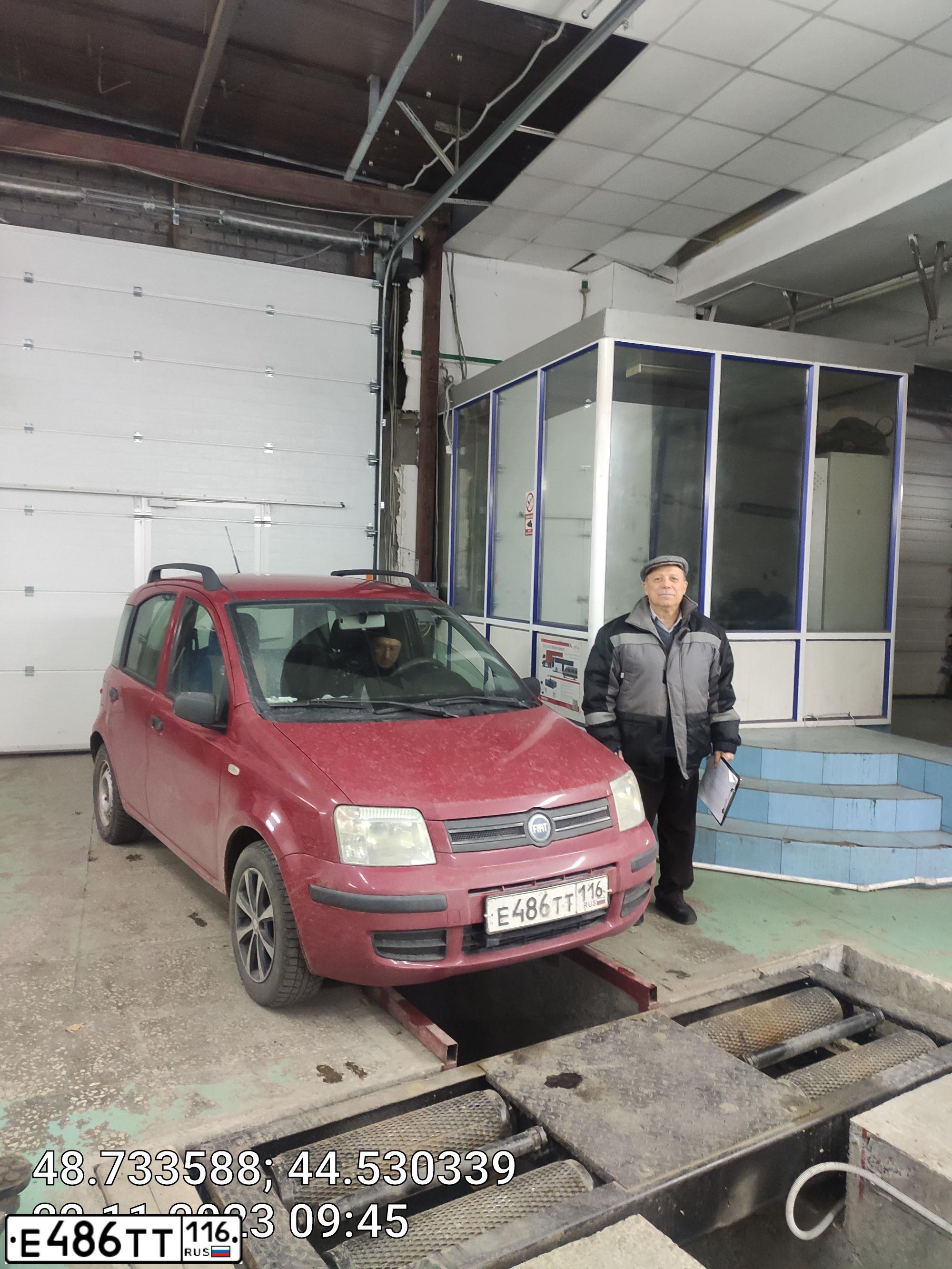 Фото автомобиля FIAT PANDA, 2007 — госномер Е486ТТ116. Цвет: Красный
