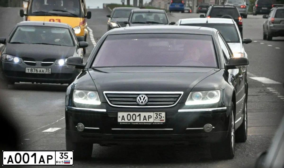 Фото автомобиля VOLKSWAGEN PHAETON, 2008 — госномер Е607СР35. Цвет: ЧЕРНЫЙ