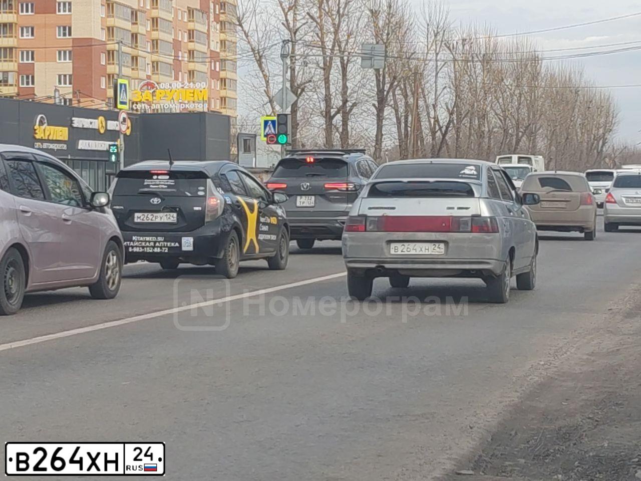 Фото автомобиля LADA 2112, 2007 — госномер В264ХН24. Цвет: СЕРЕБРИСТО-ГОЛУБОЙ