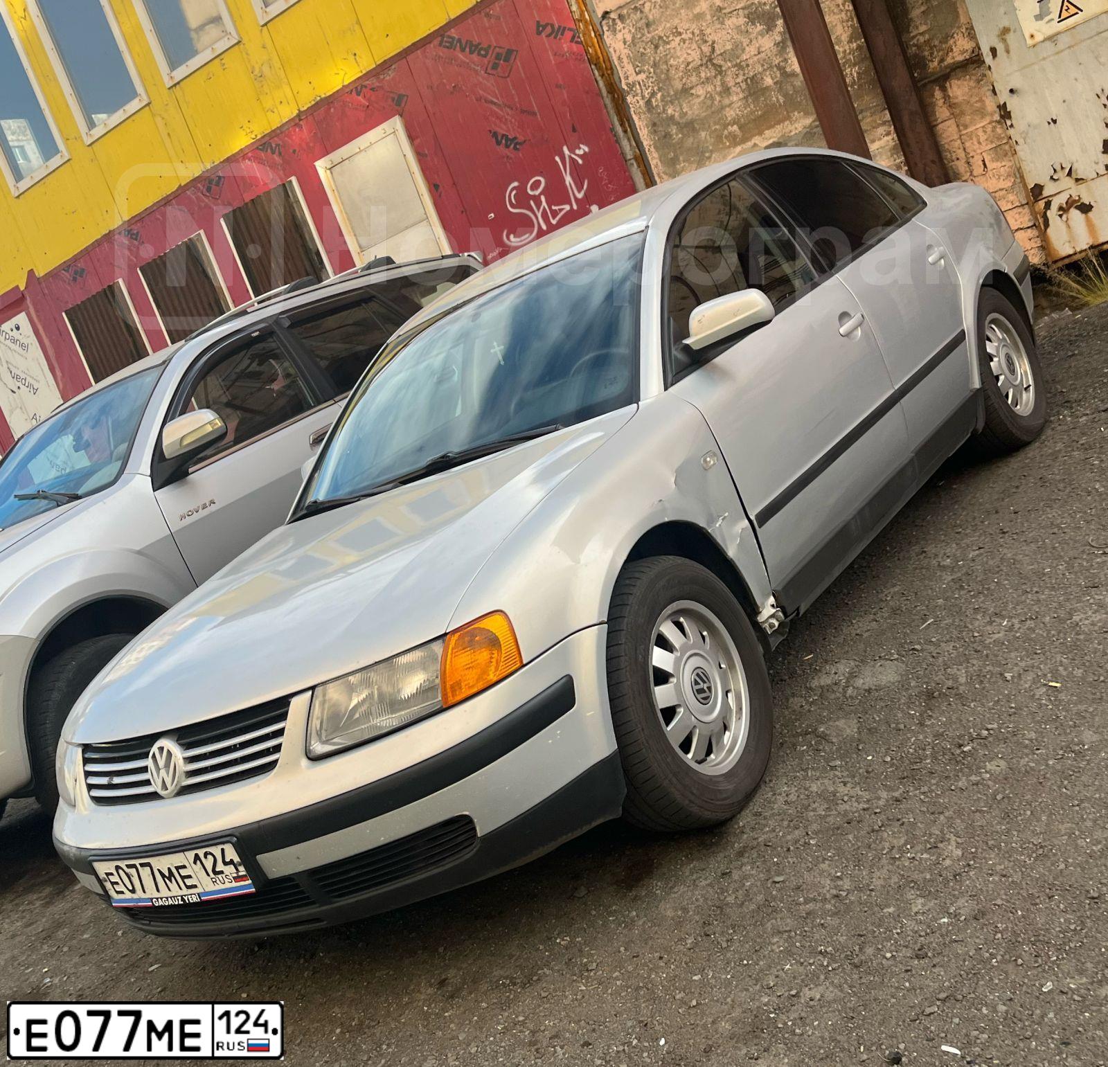 Фото автомобиля VOLKSWAGEN PASSAT, 1999 — госномер Е077МЕ124. Цвет: (БЕЛЫЙ)СЕРЕБРИСТЫЙ