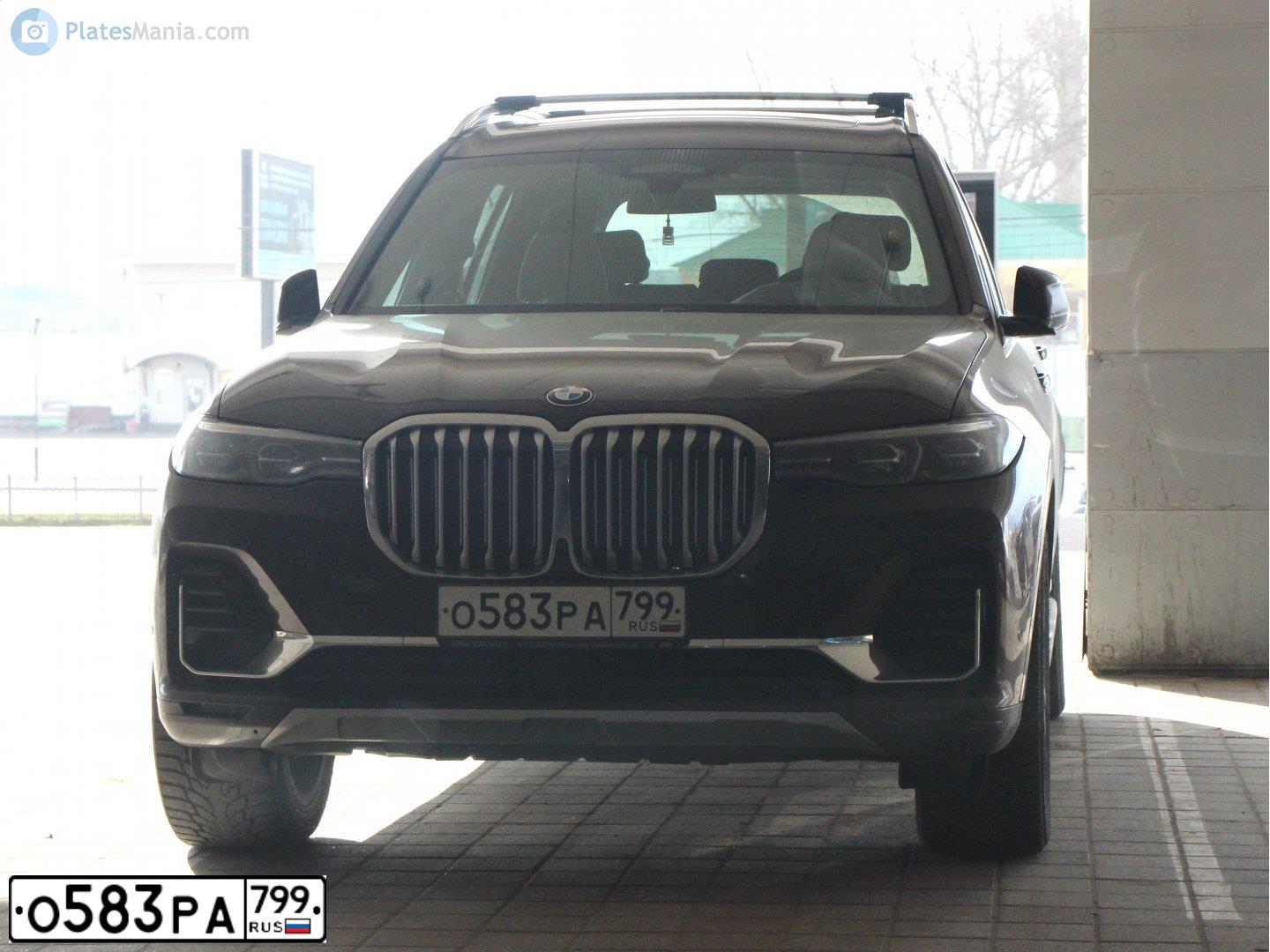Фото автомобиля BMW X7, 2019 — госномер О583РА799. Цвет: Коричневый