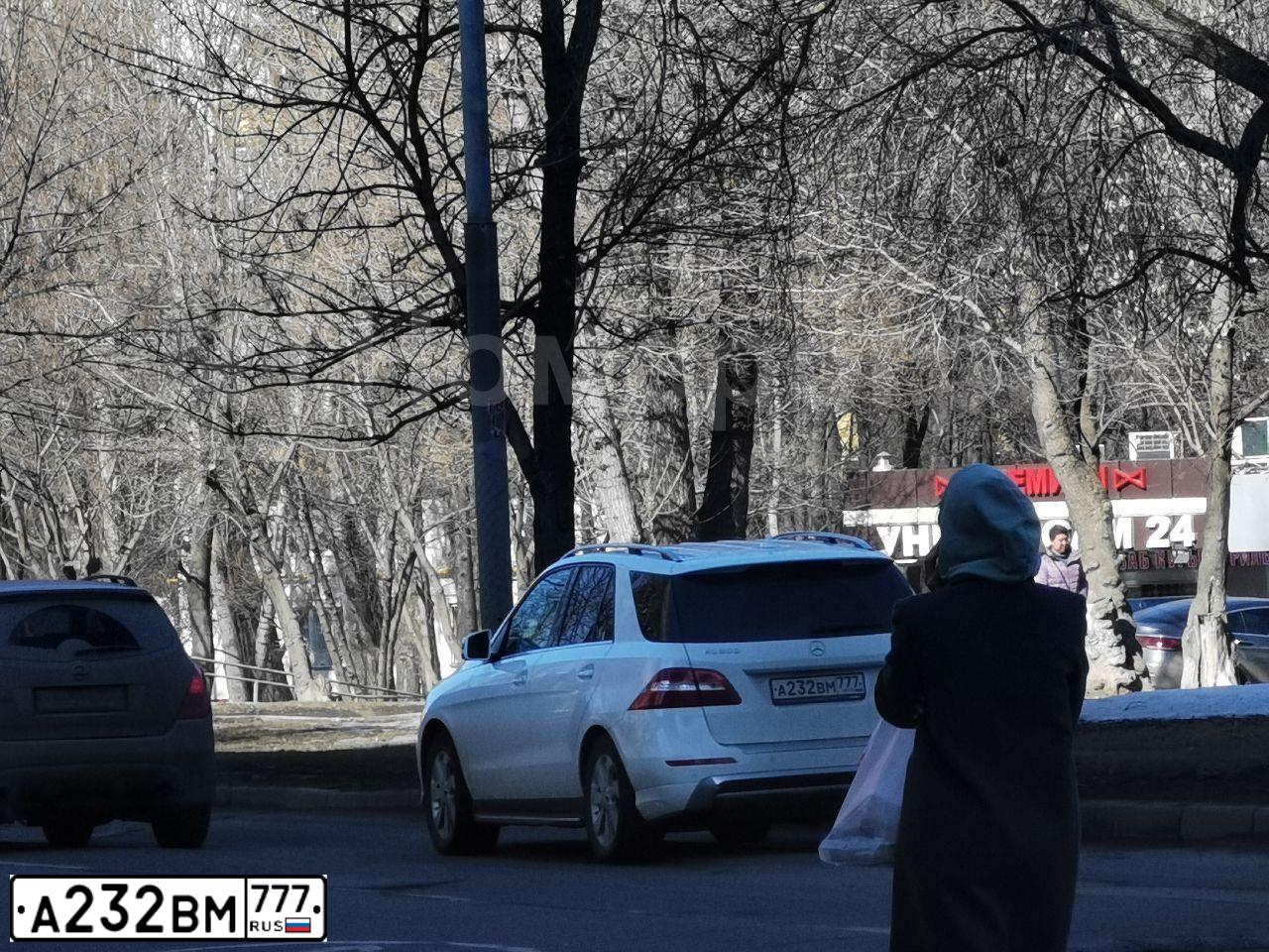 Фото автомобиля AUDI Q3, 2011 — госномер А232ВМ777. Цвет: ЧЕРНЫЙ