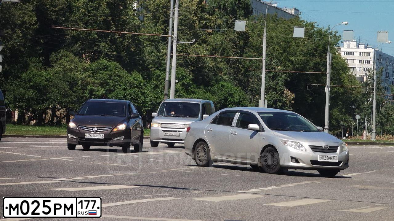 Фото автомобиля TOYOTA COROLLA, 2006 — госномер М834РУ82. Цвет: ЧЕРНЫЙ