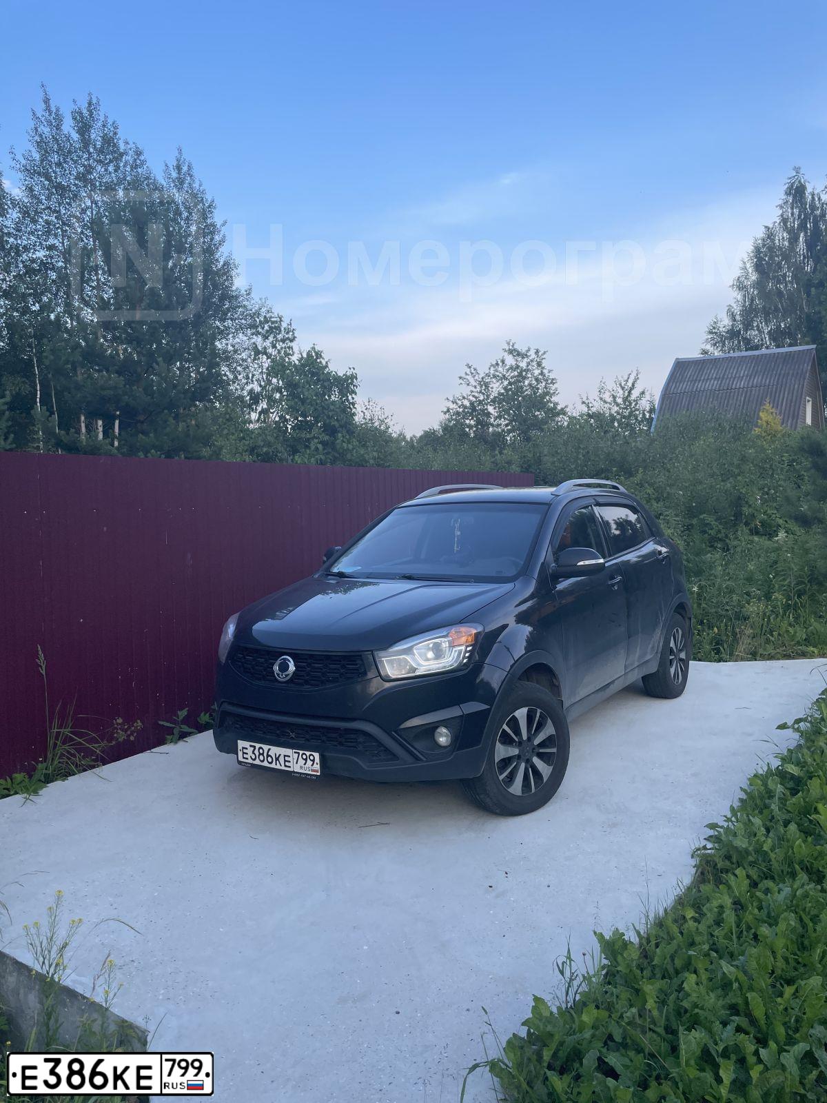 Фото автомобиля SSANGYONG ACTYON, 2013 — госномер Е386КЕ799. Цвет: ЧЕРНЫЙ
