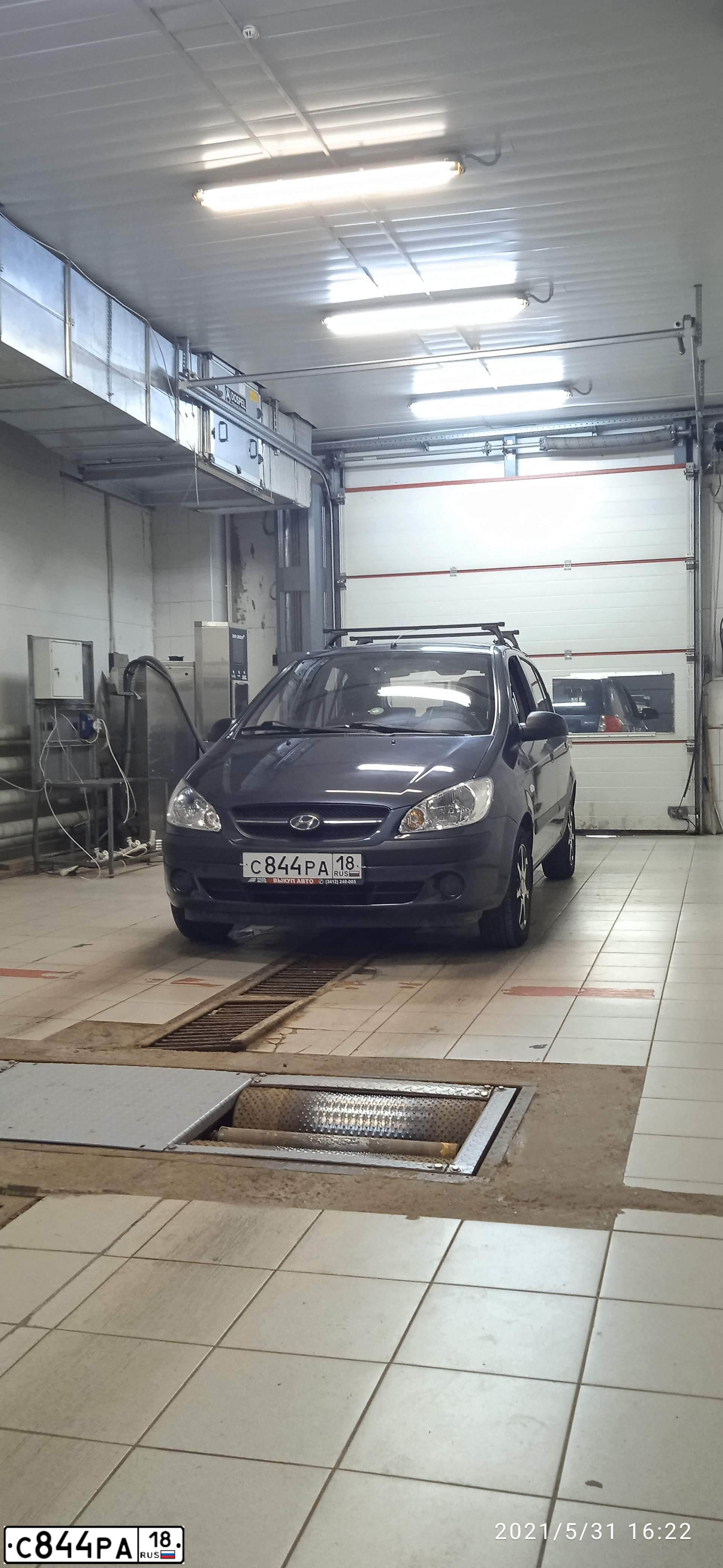 Фото автомобиля HYUNDAI GETZ, 2010 — госномер С844РА18. Цвет: ТЕМНО-СЕРЫЙ