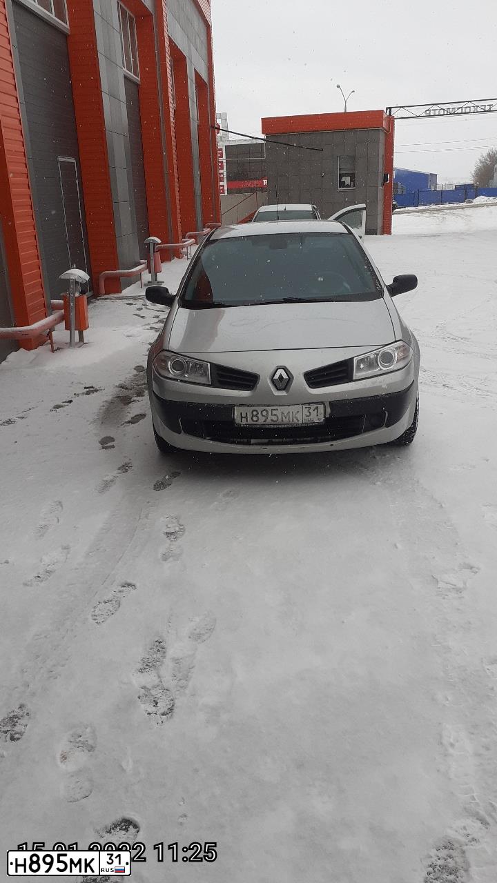 Фото автомобиля RENAULT MEGANE, 2007 — госномер Н895МК31. Цвет: СВЕТЛО-СЕРО-ГОЛУБОЙ