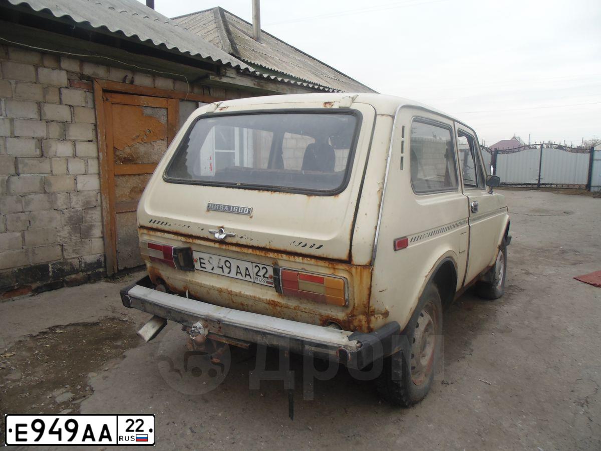 Фото автомобиля LADA 2121 NIVA, 1984 — госномер Е949АА22. Цвет: БЕЖЕВЫЙ