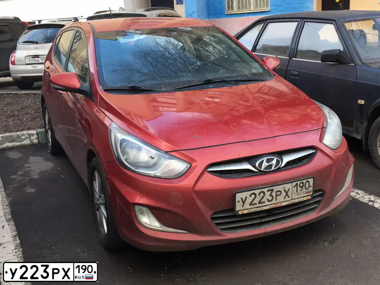 Фото автомобиля HYUNDAI SOLARIS, 2011 — госномер У223РХ190. Цвет: КРАСНЫЙ