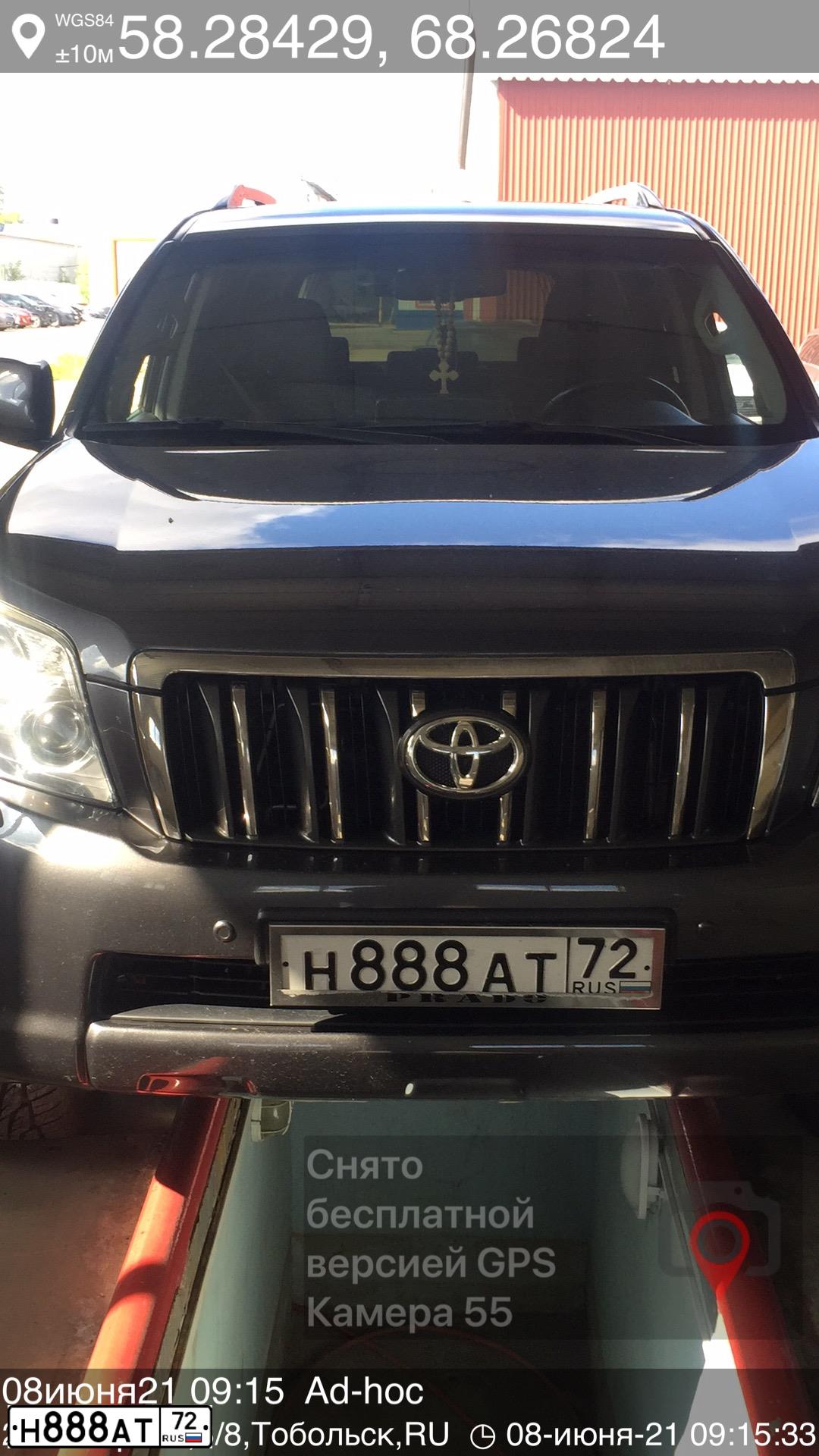 Фото автомобиля TOYOTA LANDCRUISER, 2011 — госномер Н888АТ72. Цвет: СЕРЫЙ