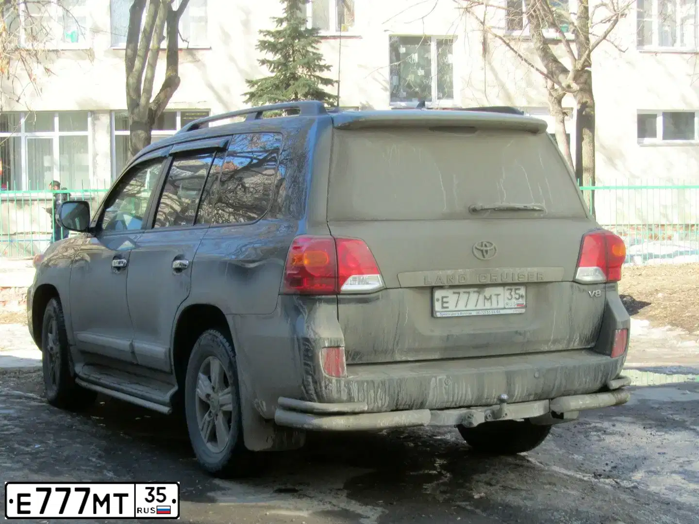 Фото автомобиля TOYOTA LANDCRUISER 200, 2013 — госномер Е777МТ35. Цвет: ЧЕРНЫЙ