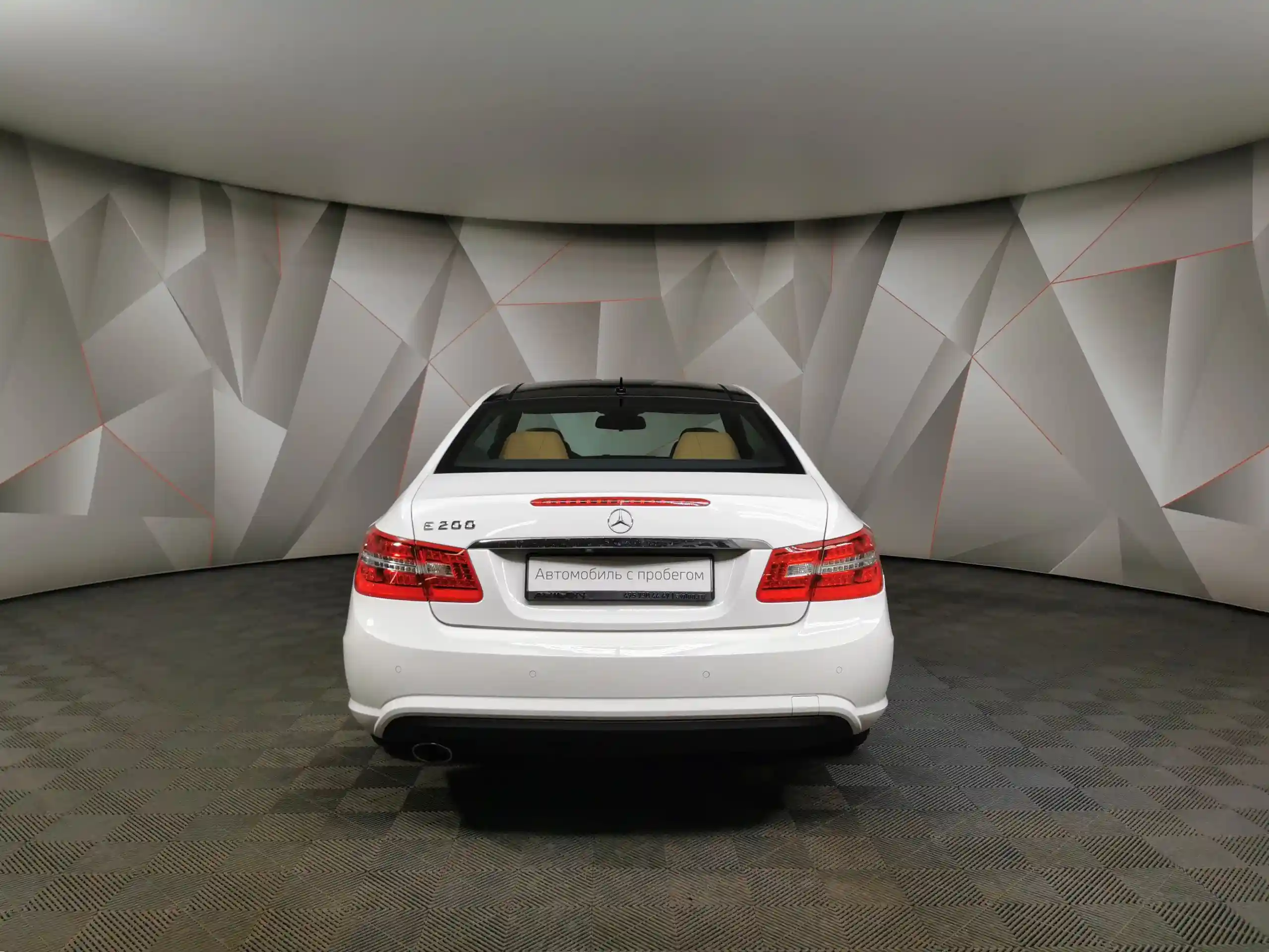 Фото автомобиля MERCEDES E-KLASSE, 2013 — госномер М031АА799. Цвет: Белый