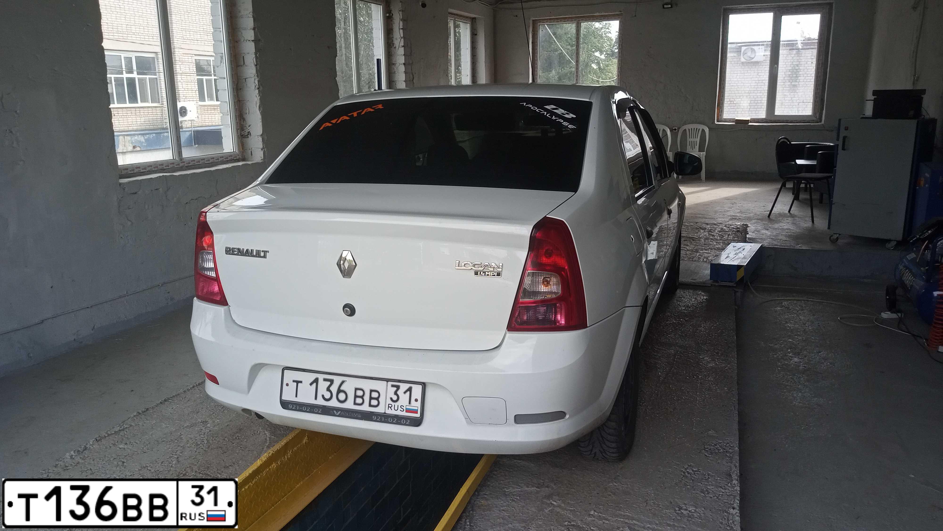 Фото автомобиля RENAULT LOGAN, 2015 — госномер Т136ВВ31. Цвет: БЕЛЫЙ