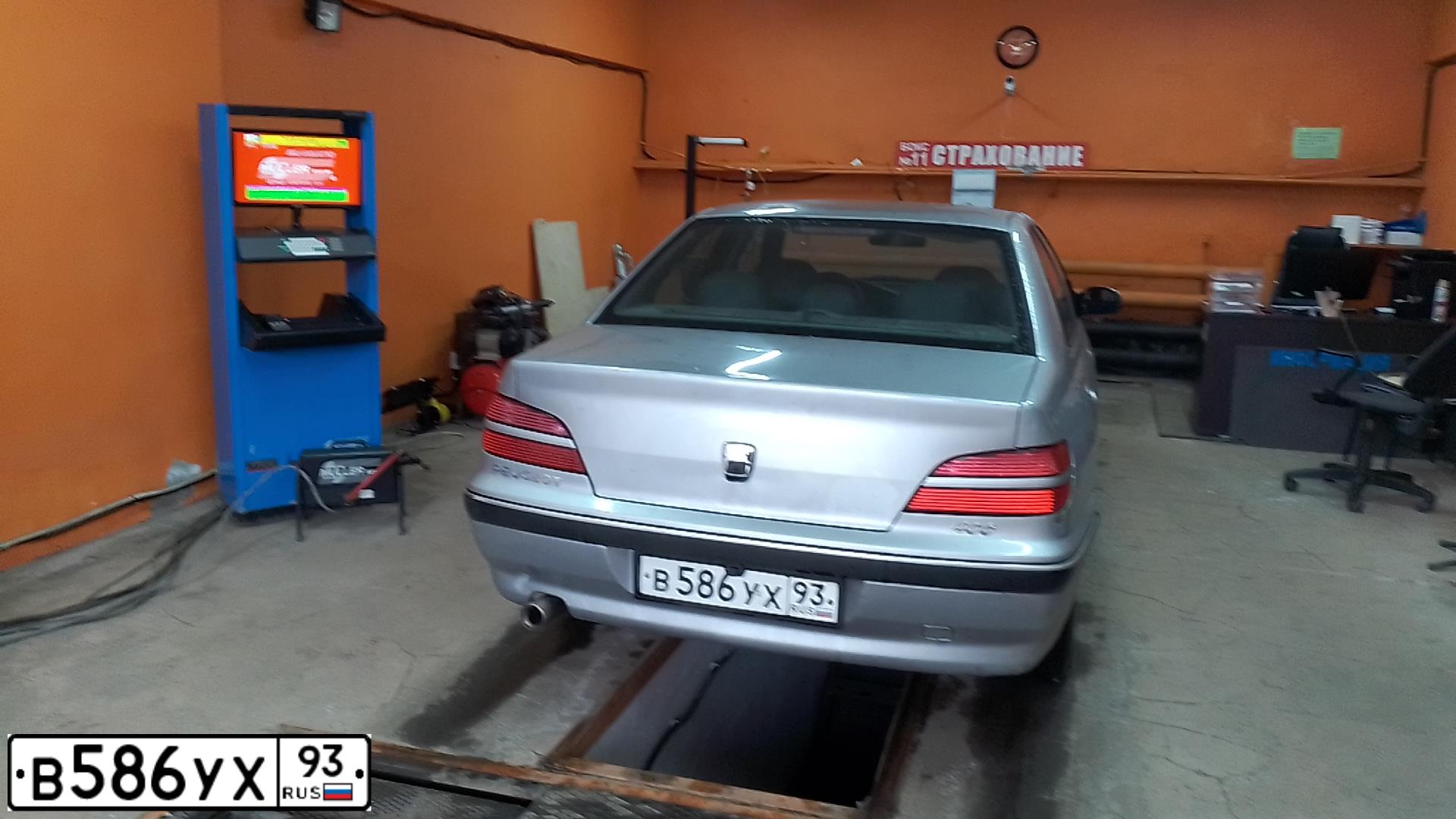Фото автомобиля PEUGEOT 406, 2001 — госномер У203КМ62. Цвет: СЕРЕБРИСТЫЙ