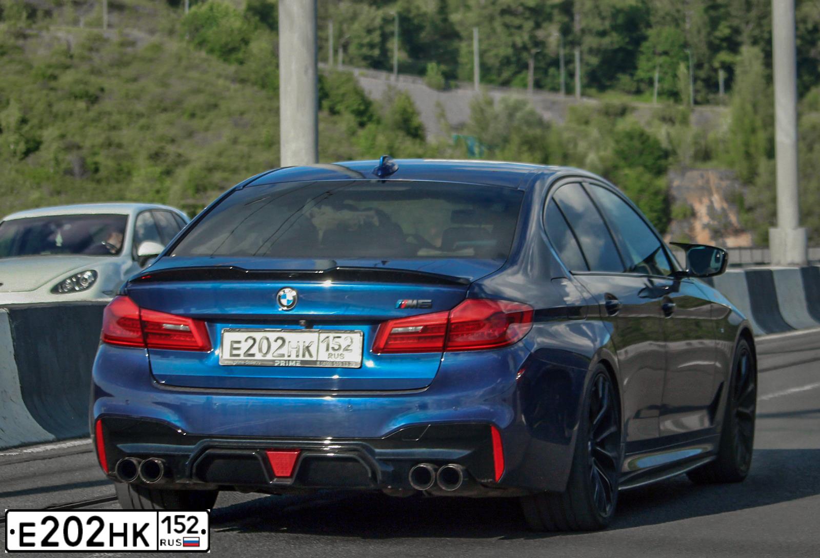 Фото автомобиля HYUNDAI SONATA, 2011 — госномер Е202НК152. Цвет: Темно-синий
