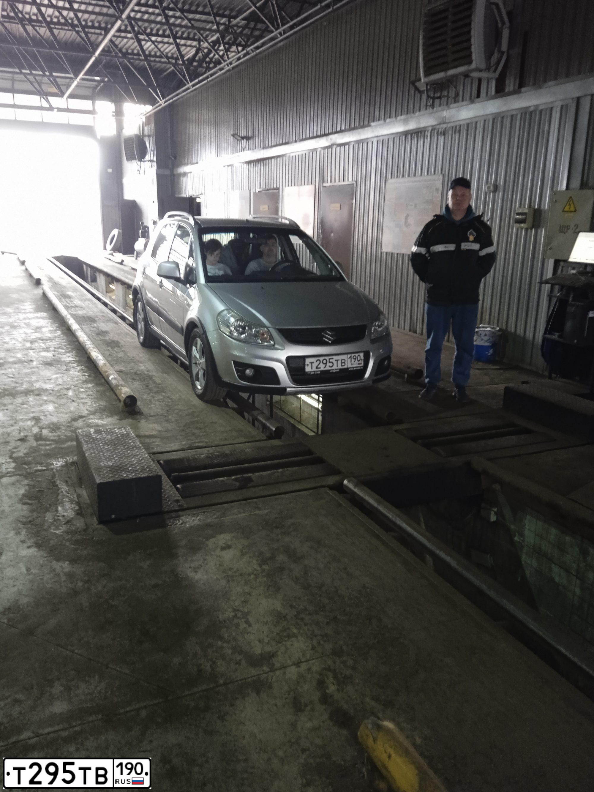 Фото автомобиля SUZUKI SX 4, 2011 — госномер У751РЕ790. Цвет: СЕРЫЙ