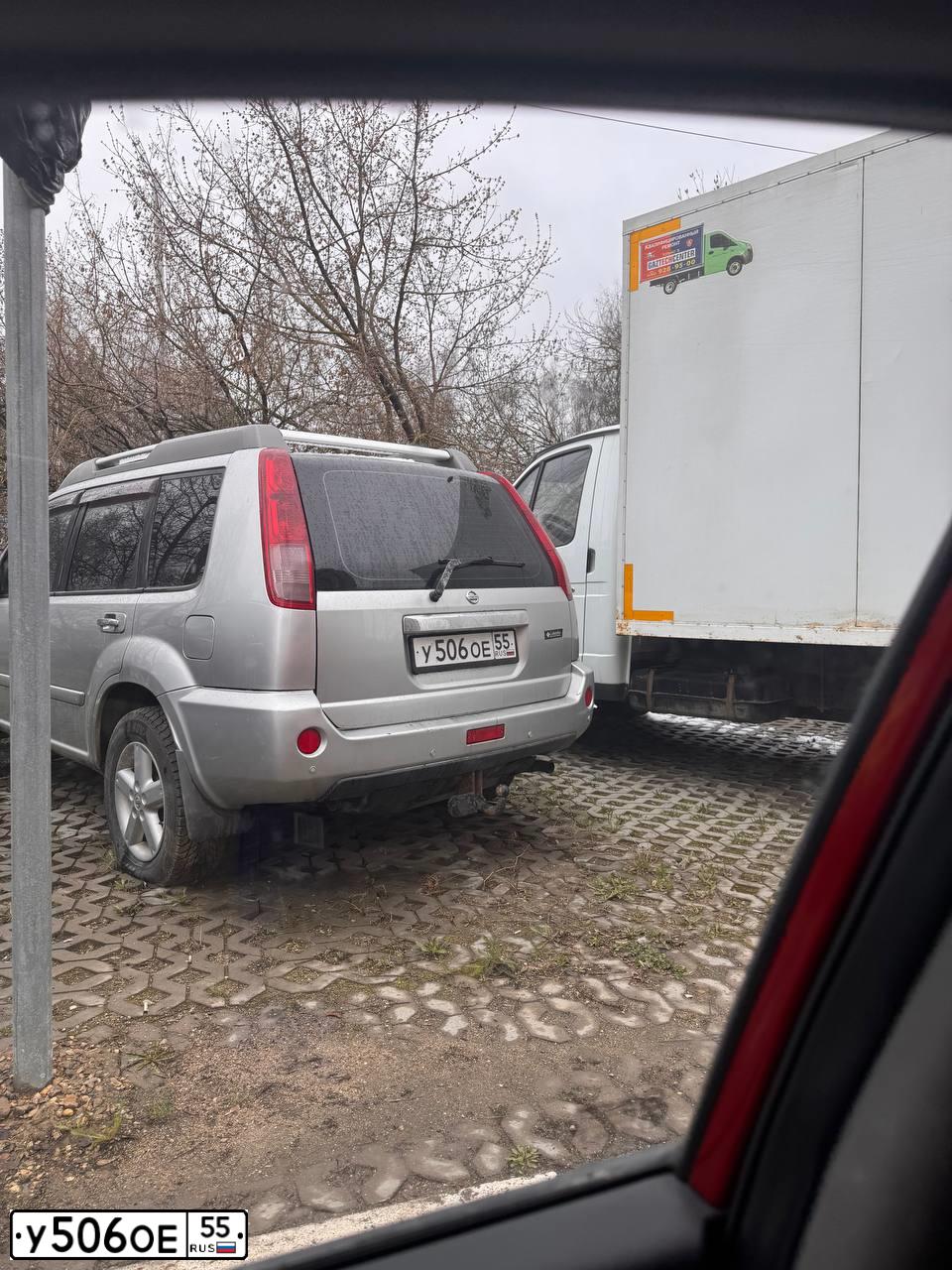 Фото автомобиля NISSAN X-TRAIL, 2005 — госномер У506ОЕ55. Цвет: СЕРЕБРИСТЫЙ МЕТАЛЛИК