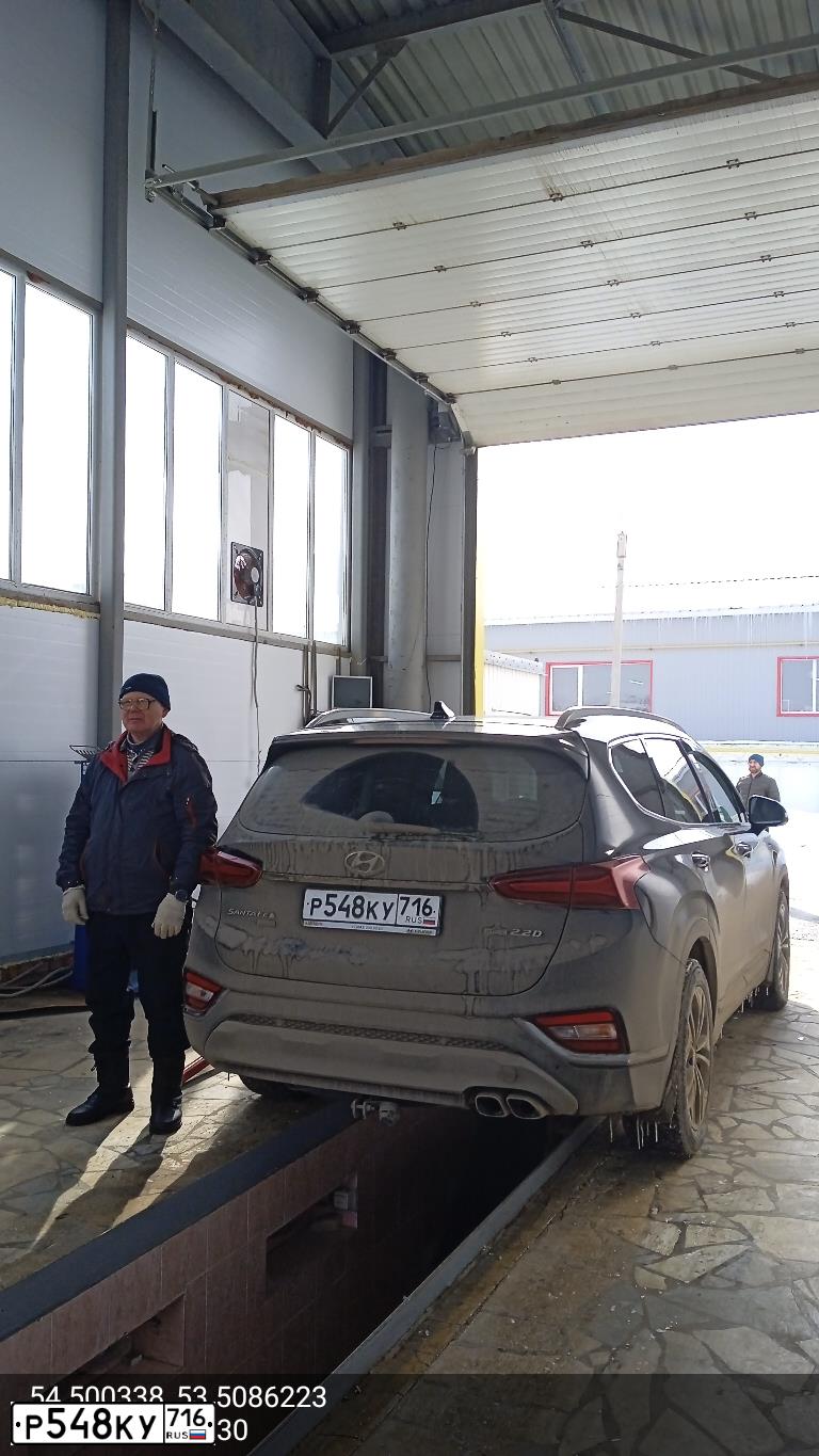 Фото автомобиля HYUNDAI SANTA FE, 2019 — госномер Р548КУ716. Цвет: ЧЕРНЫЙ