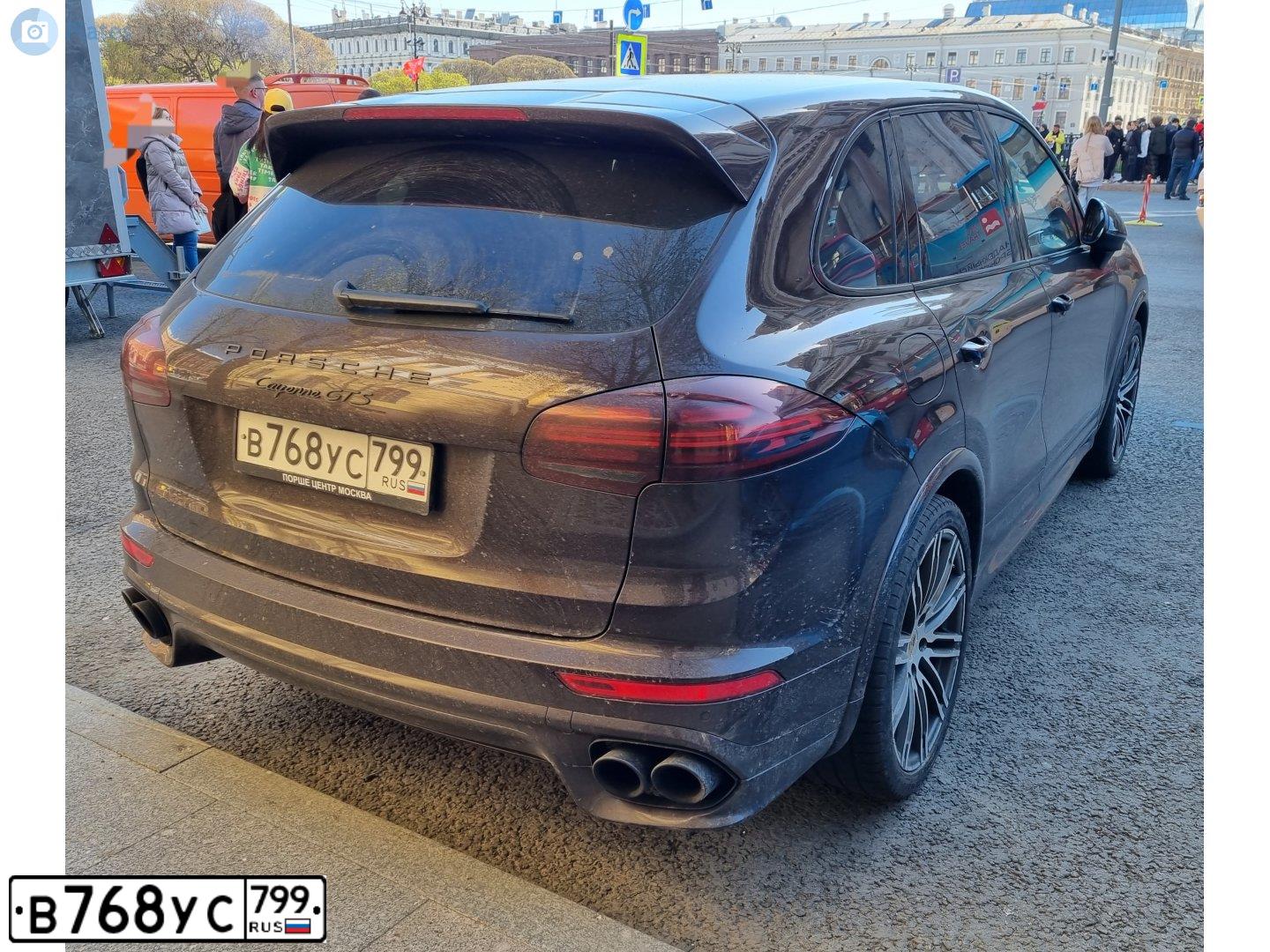 Фото автомобиля PORSCHE CAYENNE, 2015 — госномер В768УС799. Цвет: Коричневый